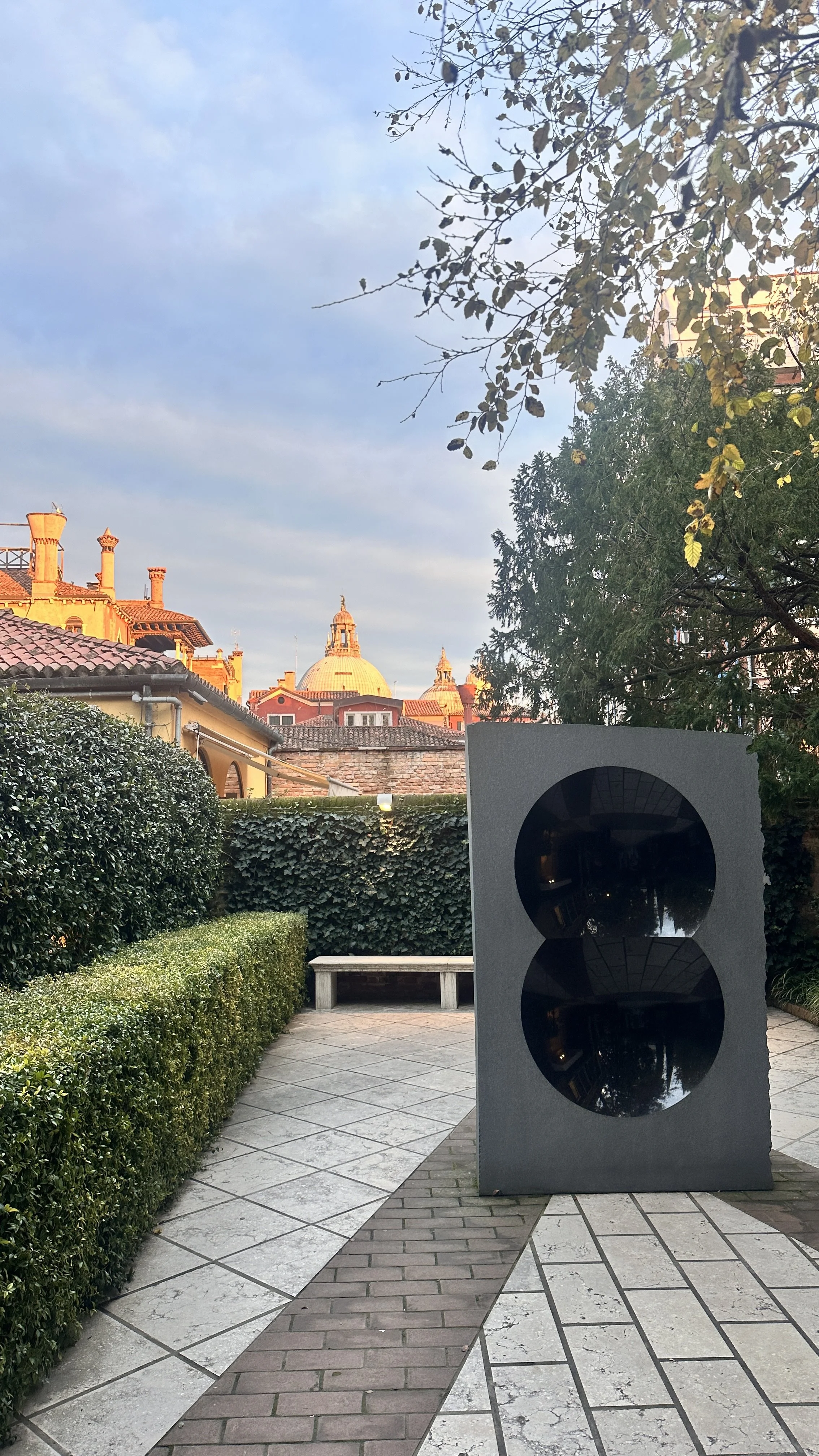 Peggy Guggenheim Collection - Anish Kapoor sculpture