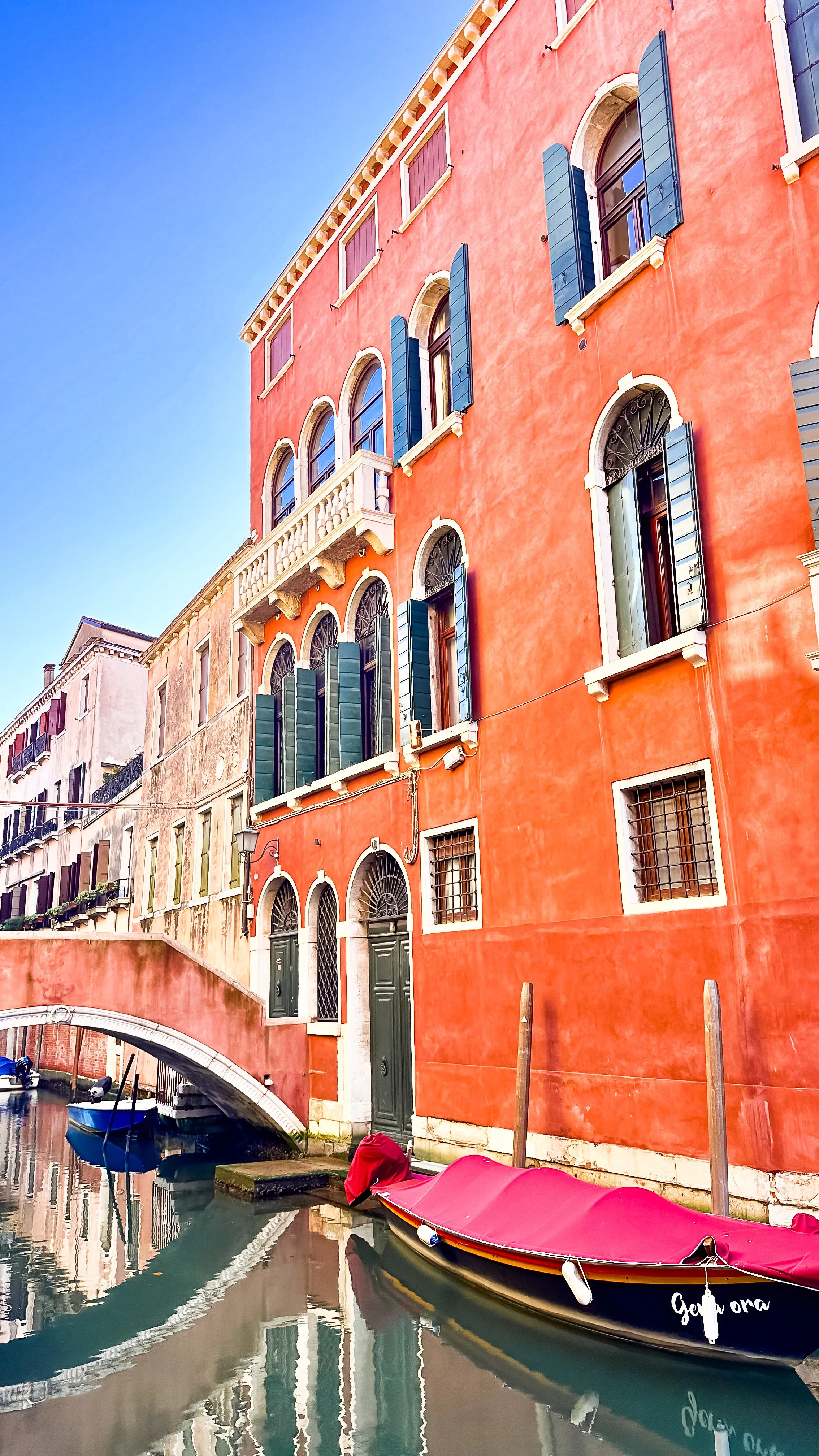 wander-senses-venice-campo-santi-venetian-buildings.jpg
