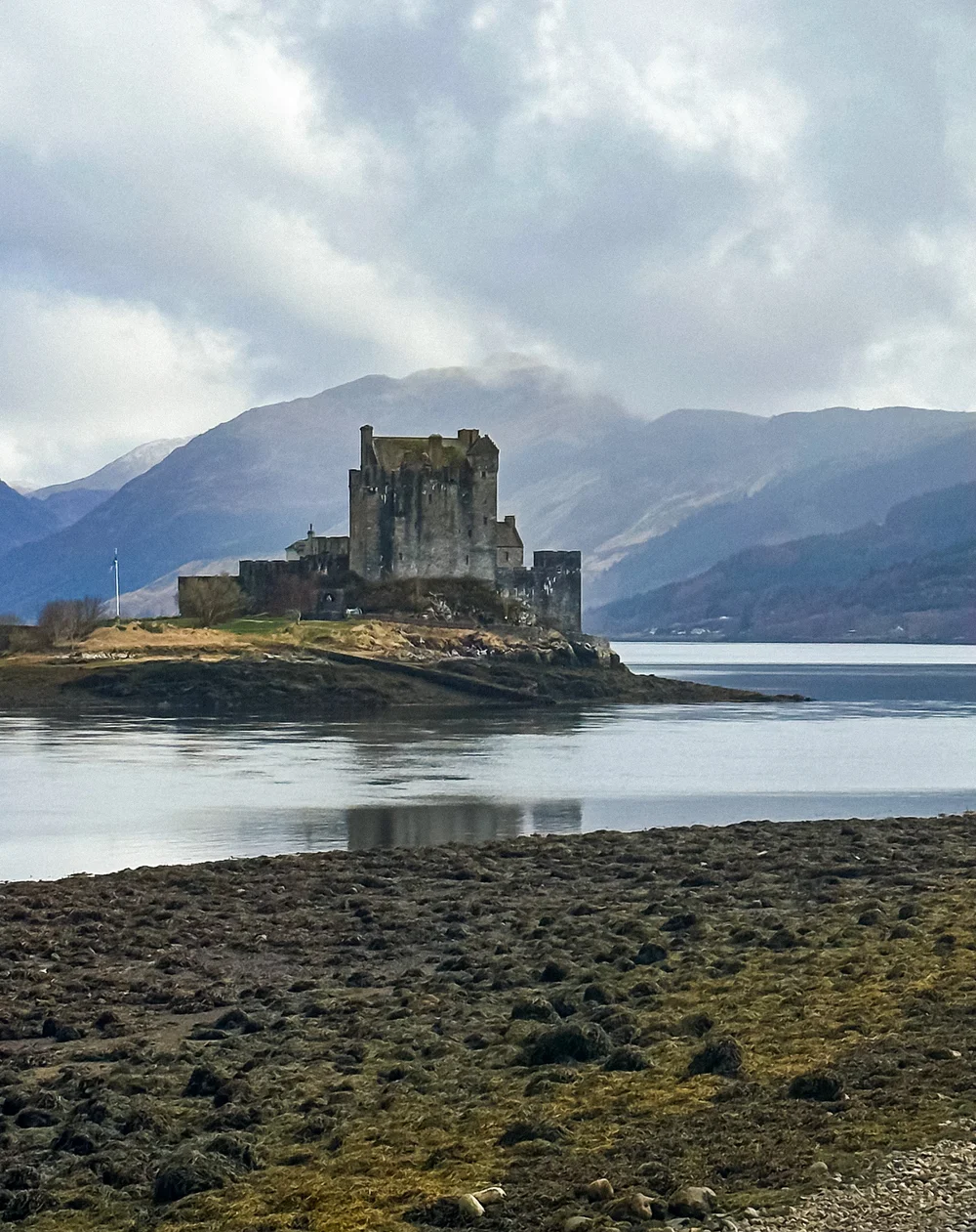 wander-senses-eilean-donan-castle-exterior-highlands-scotland.jpg