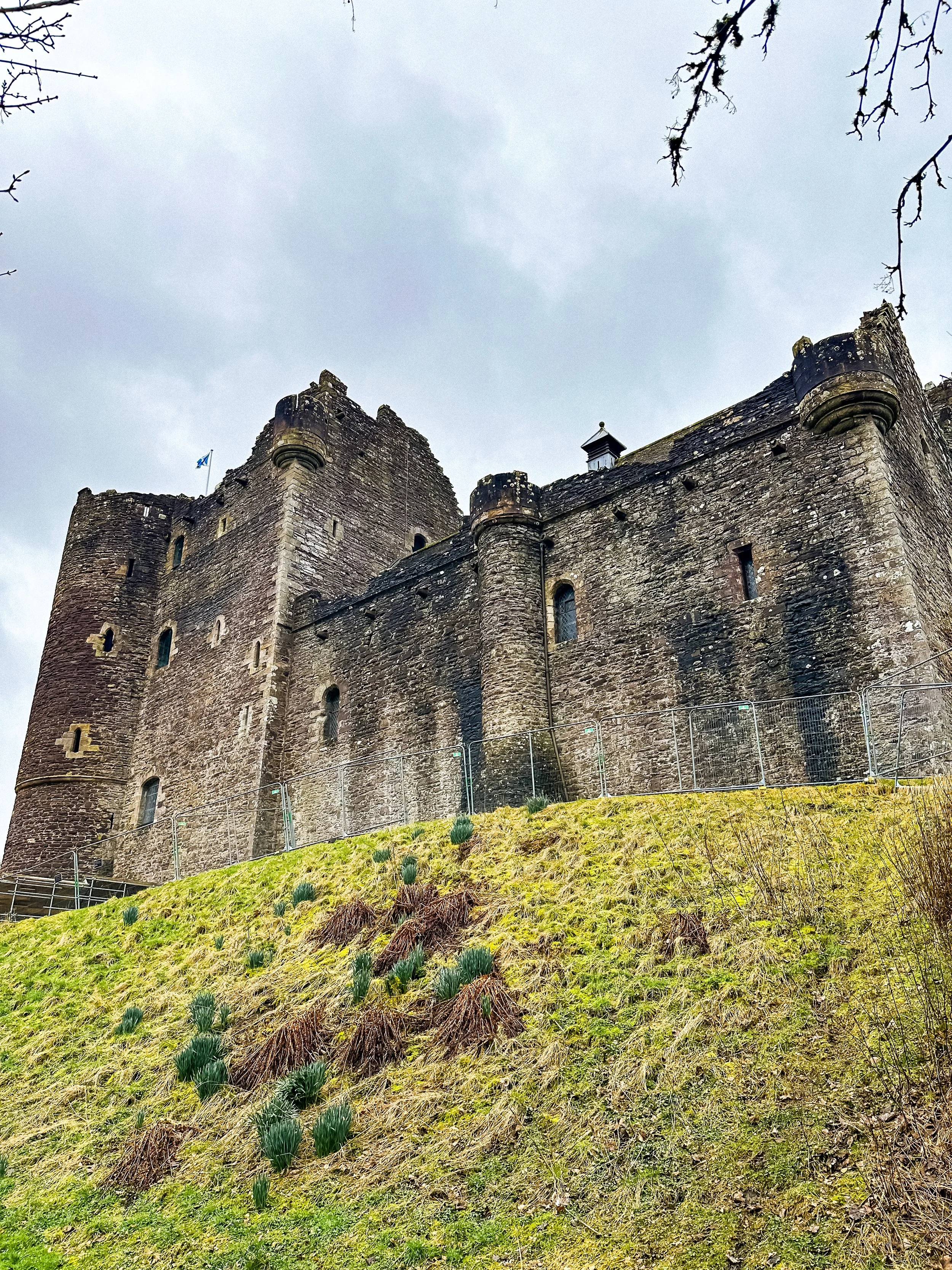 wander-senses-doune-castle-exterior-view-highlands-scotland.jpg