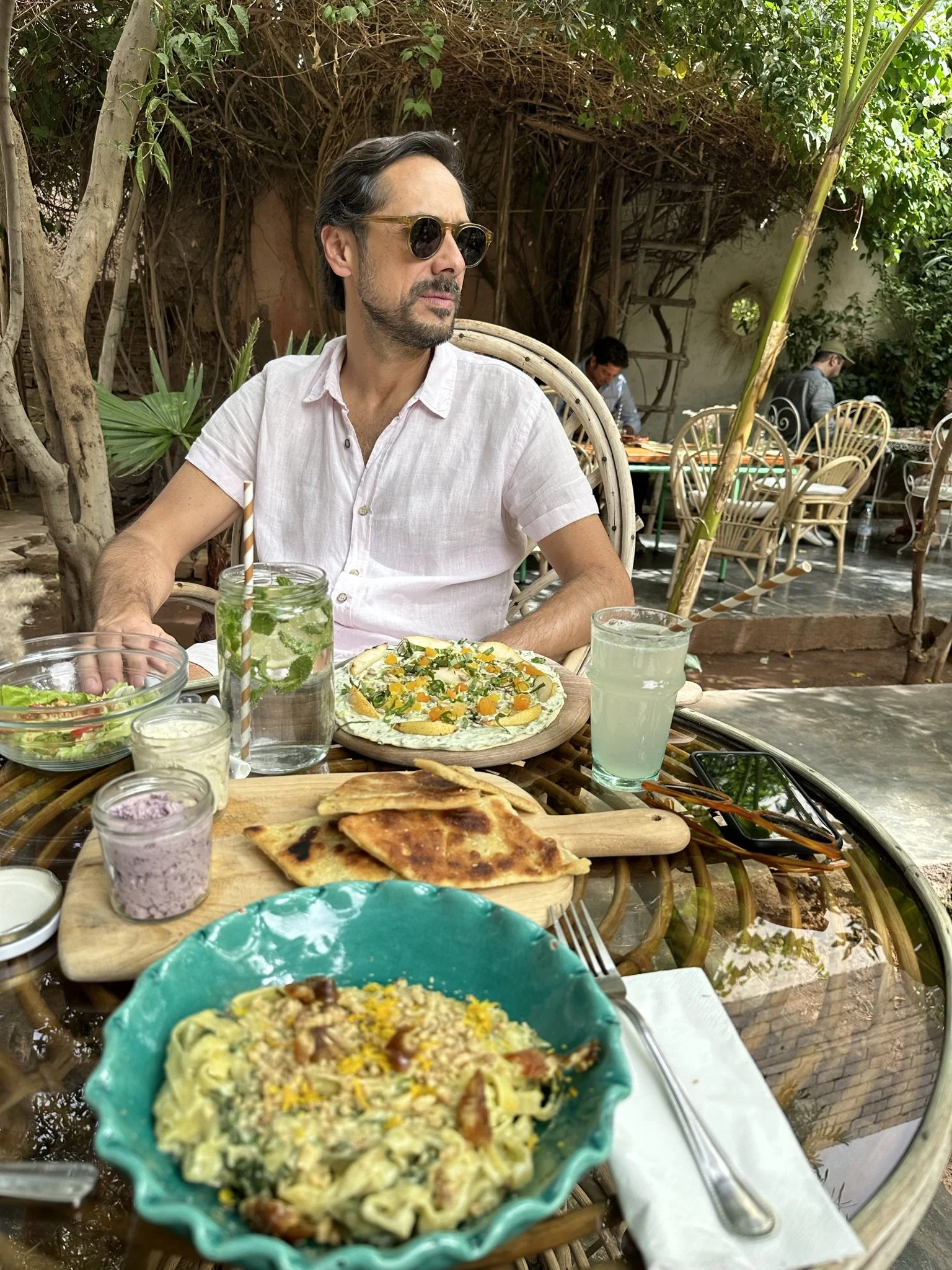 wander-senses-marrakech-la-famille-restaurant-exterior-dishes.JPEG