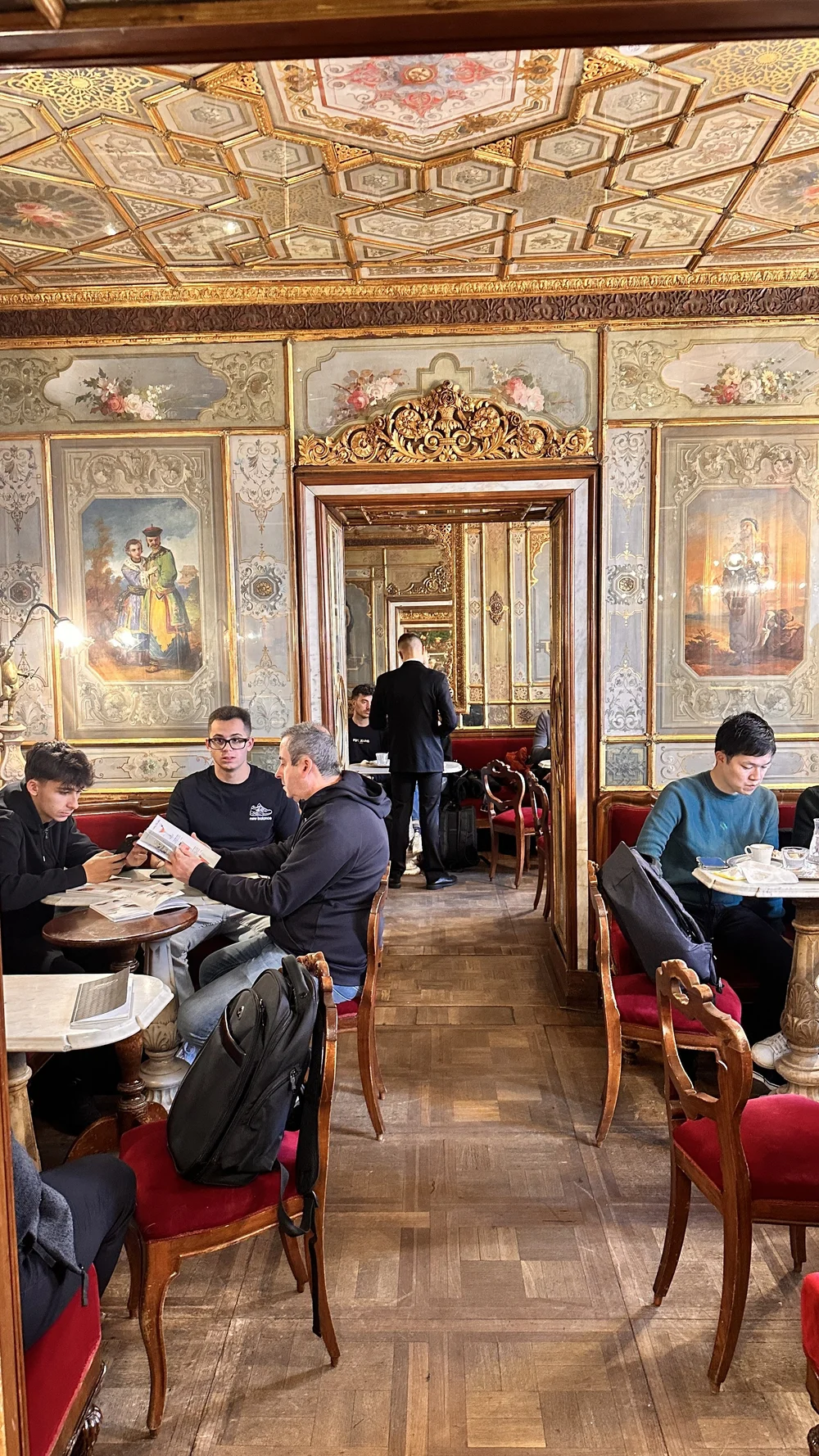 wander-senses-cafe-florian-interior-venice.JPEG