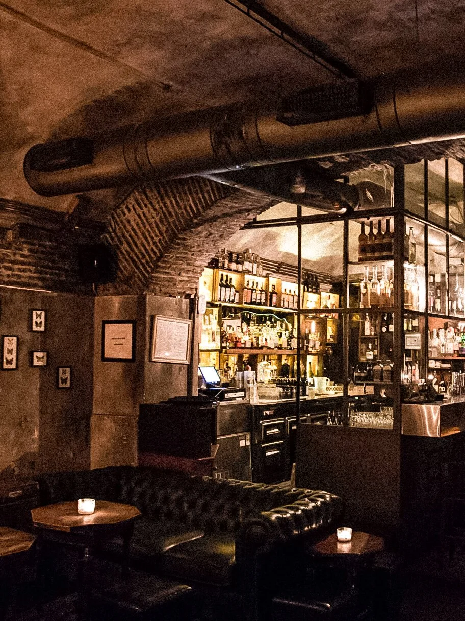 wander-senses-rome-travel-guide-club-derriere-interiors-bar.JPG