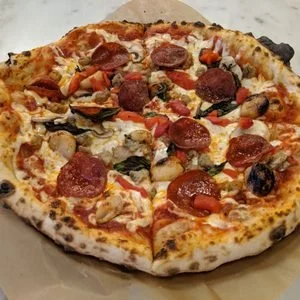 Lola's Pizza