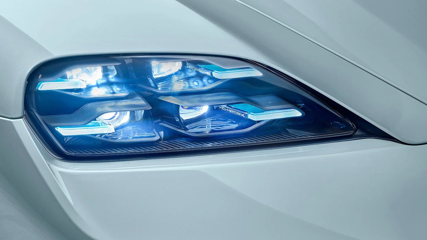 Porsche Taycan Blocklichtleiter Sonderausstattung in Gletschereisblau