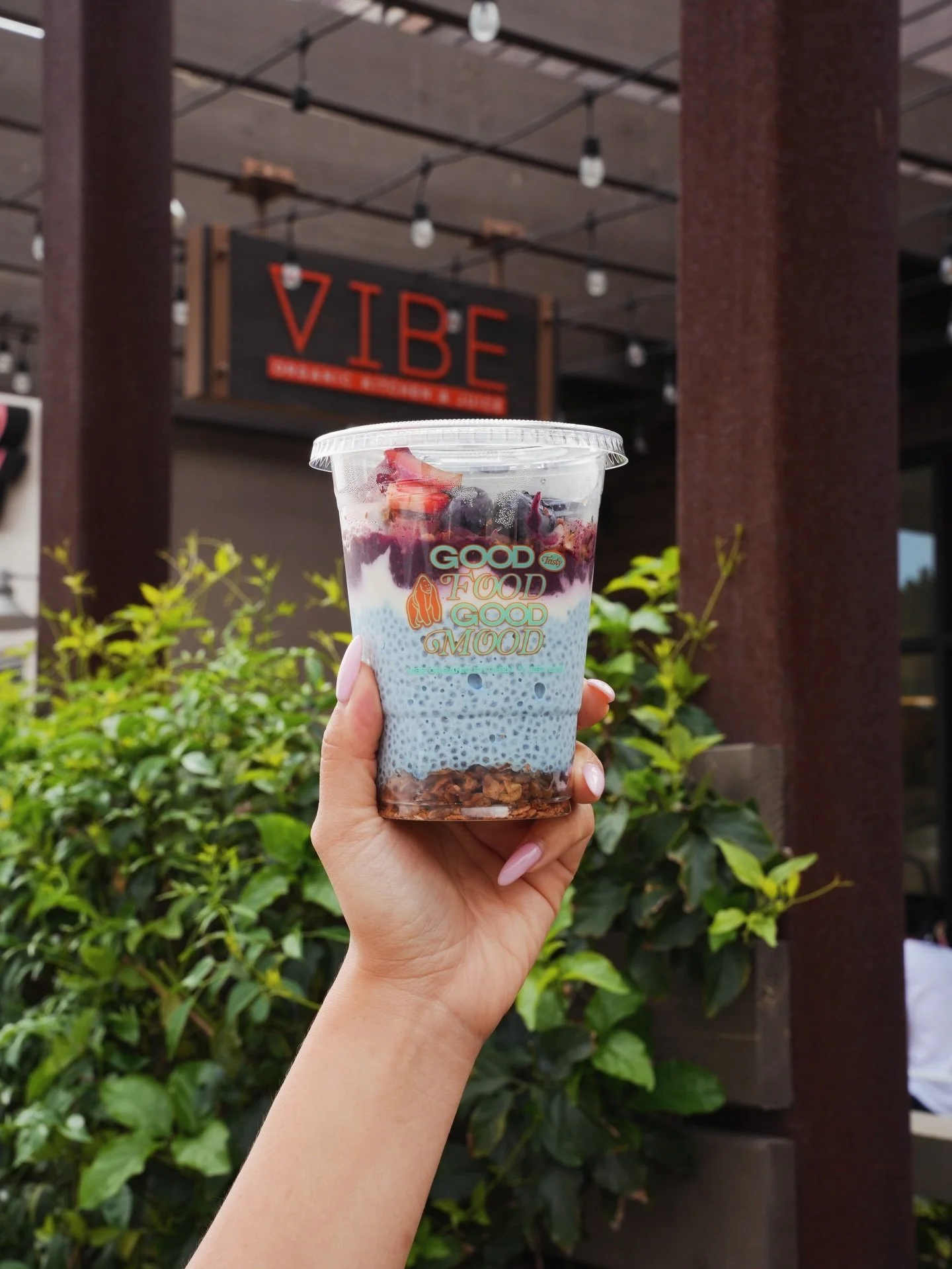 good food, good mood, wherever you go.

from our chia parfaits to our overnight protein oats and kale chips&mdash;your grab-and-go just got an upgrade.