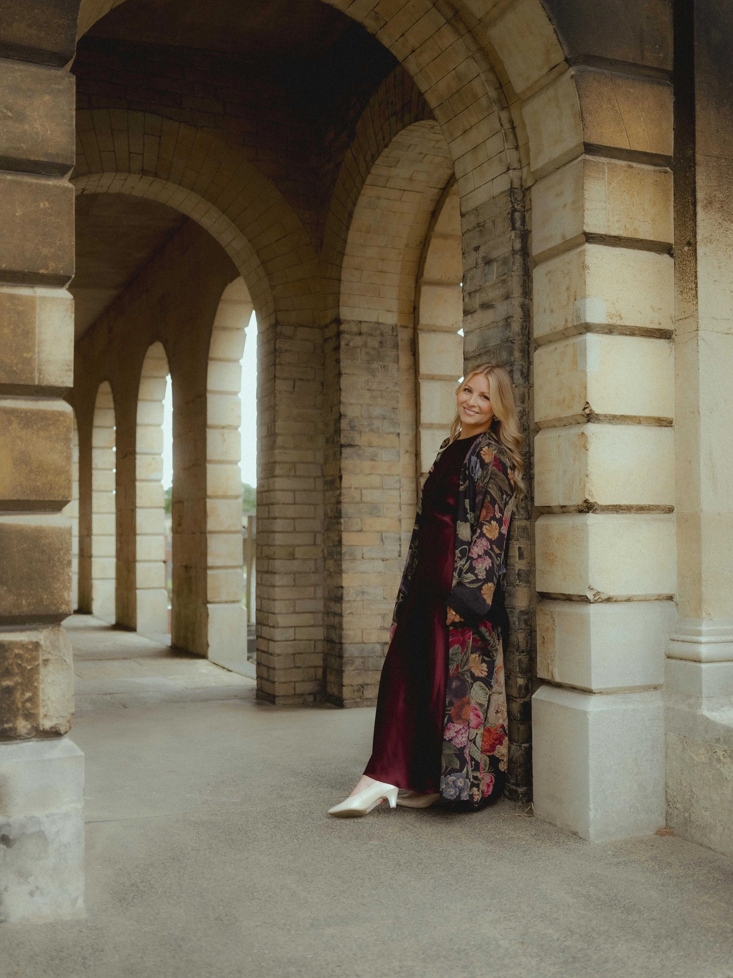 Olivia Singleton is a highly trained, Royal Academy of Music Graduate. She is a classical soprano and vocal coach/singing teacher.
