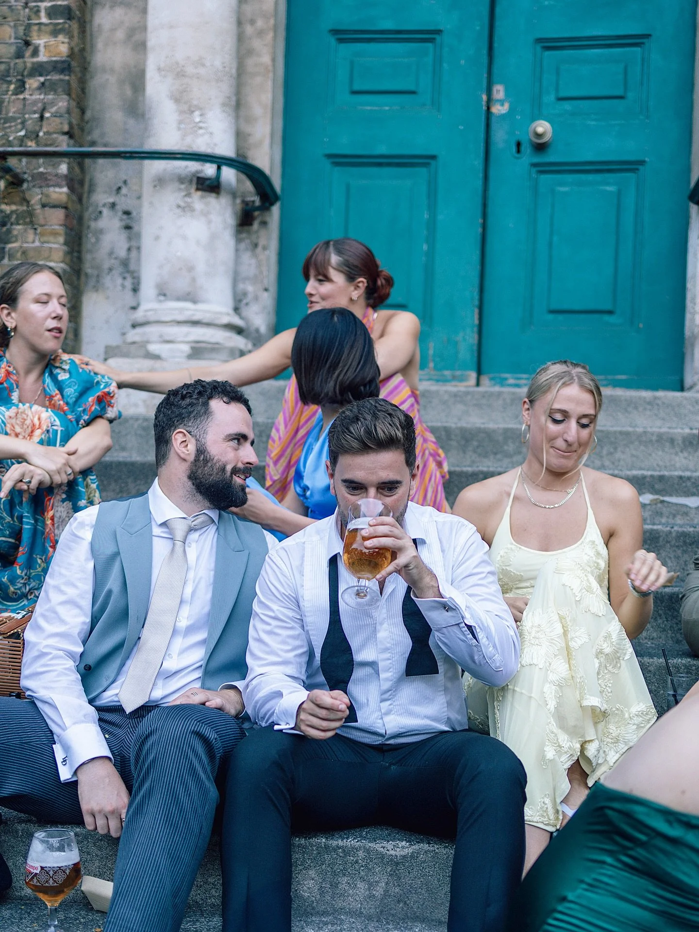 Wedding guest moments from this gorgeous day last summer 🌞 

.

.

.

#weddingguests #weddingphotography #weddingphotographer #londonweddingphotographer #londonweddingphotography