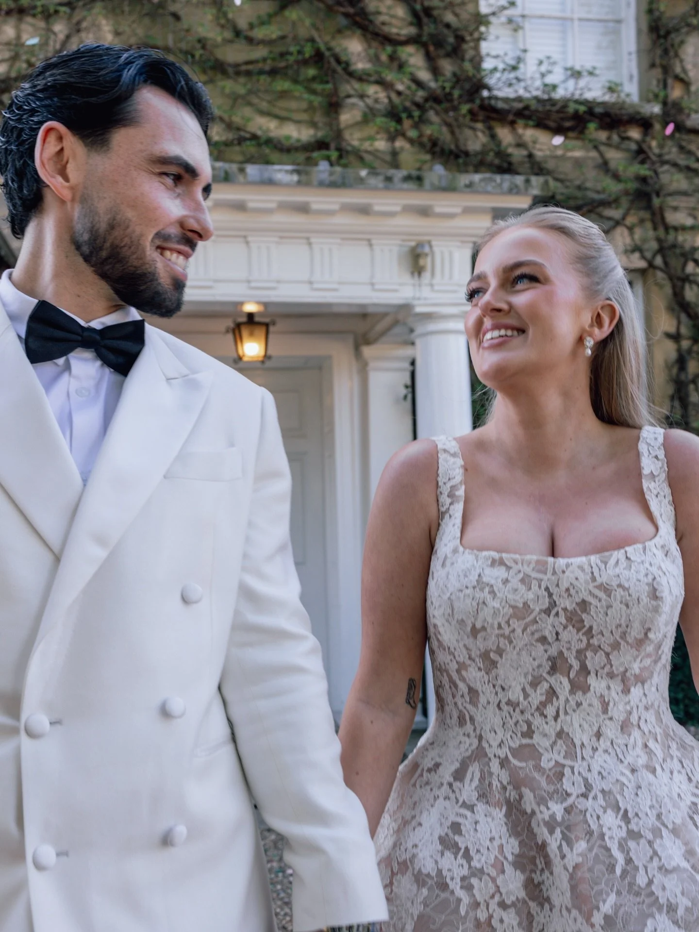 Such a beautiful day at Northbrook Park for this styled shoot! Look at this stunning couple!! 😍 

Amazing suppliers - 
Concept &amp; organiser @sophotographyuk.weddings
Stylist, draping &amp; decor @theluxeoccasion
Models @callumandkimberley
Venue @