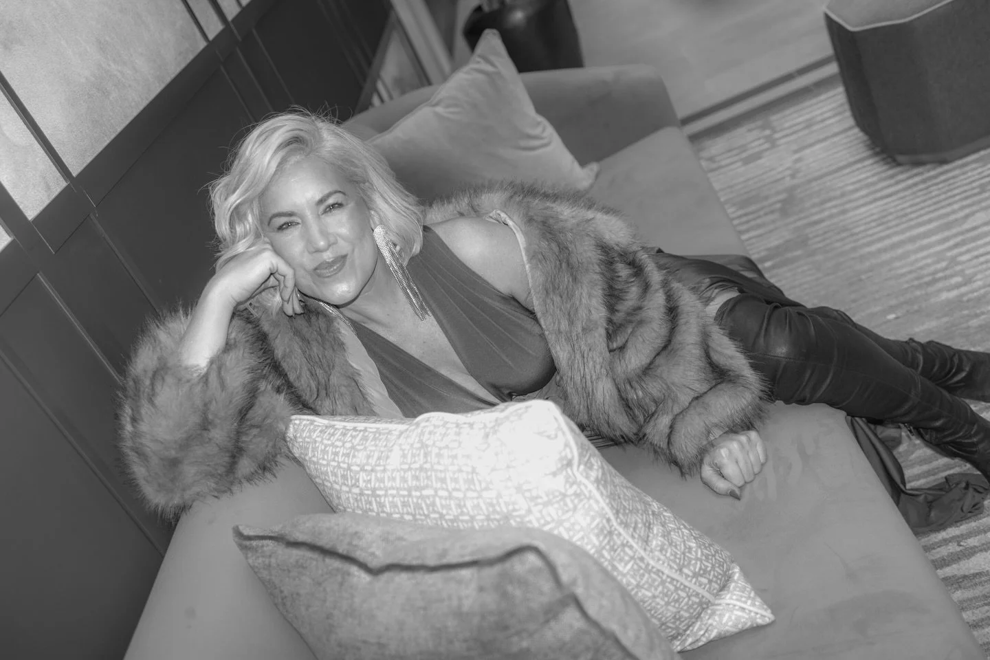 Thinking back to this gorgeous day photographing the Queen of Married At First Sight herself, Lucinda Light 👑 ✨ 

I feel like the newest series could do with a dose of her energy&hellip; anyone else watching? 🫣

Hair by the best @connorscanlonhair 