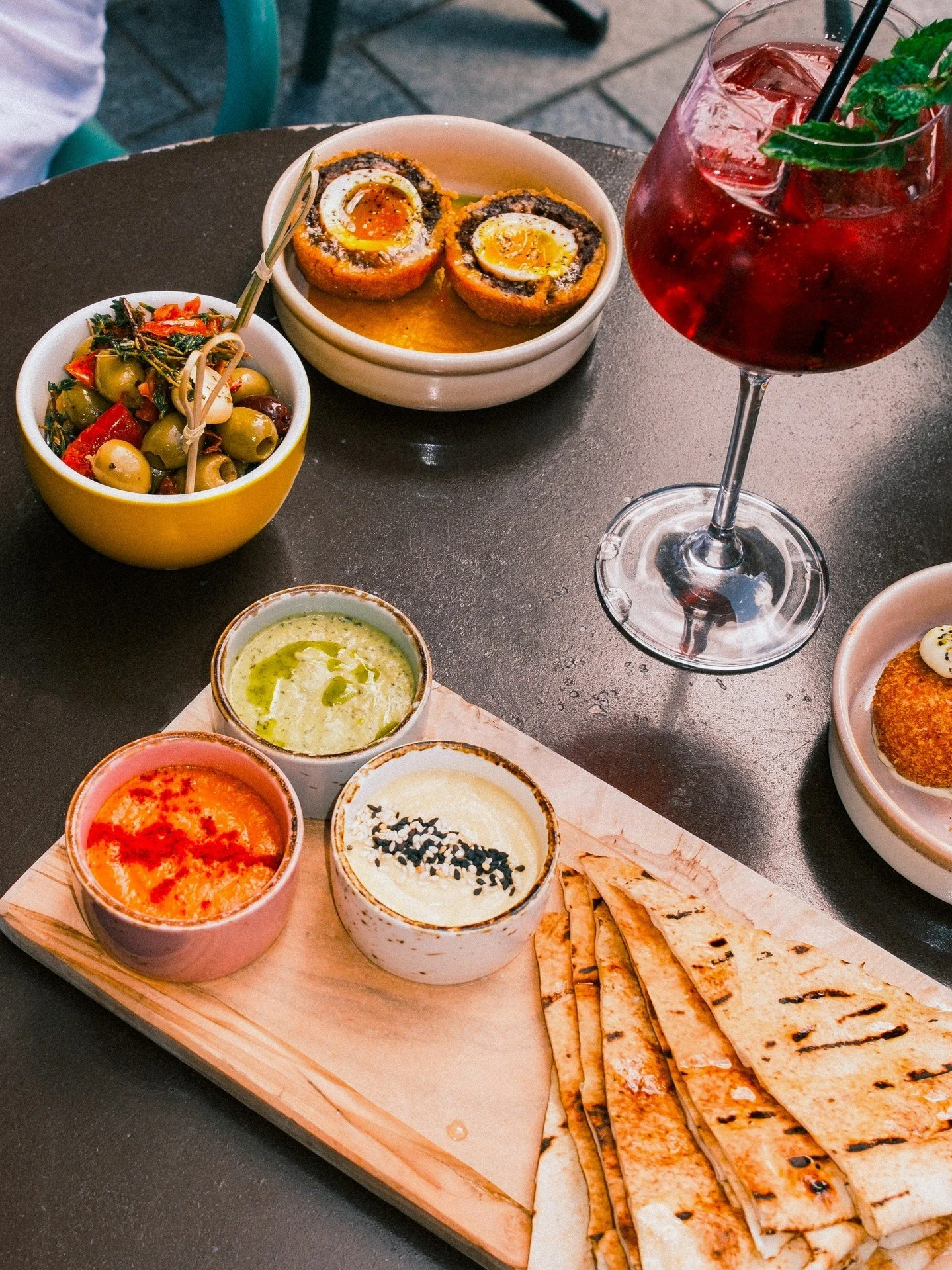 Summer may be wrapping up but it&rsquo;s always small plates season here at Motley🥂🍴

#Motley #MotleyManchester #YOTEL