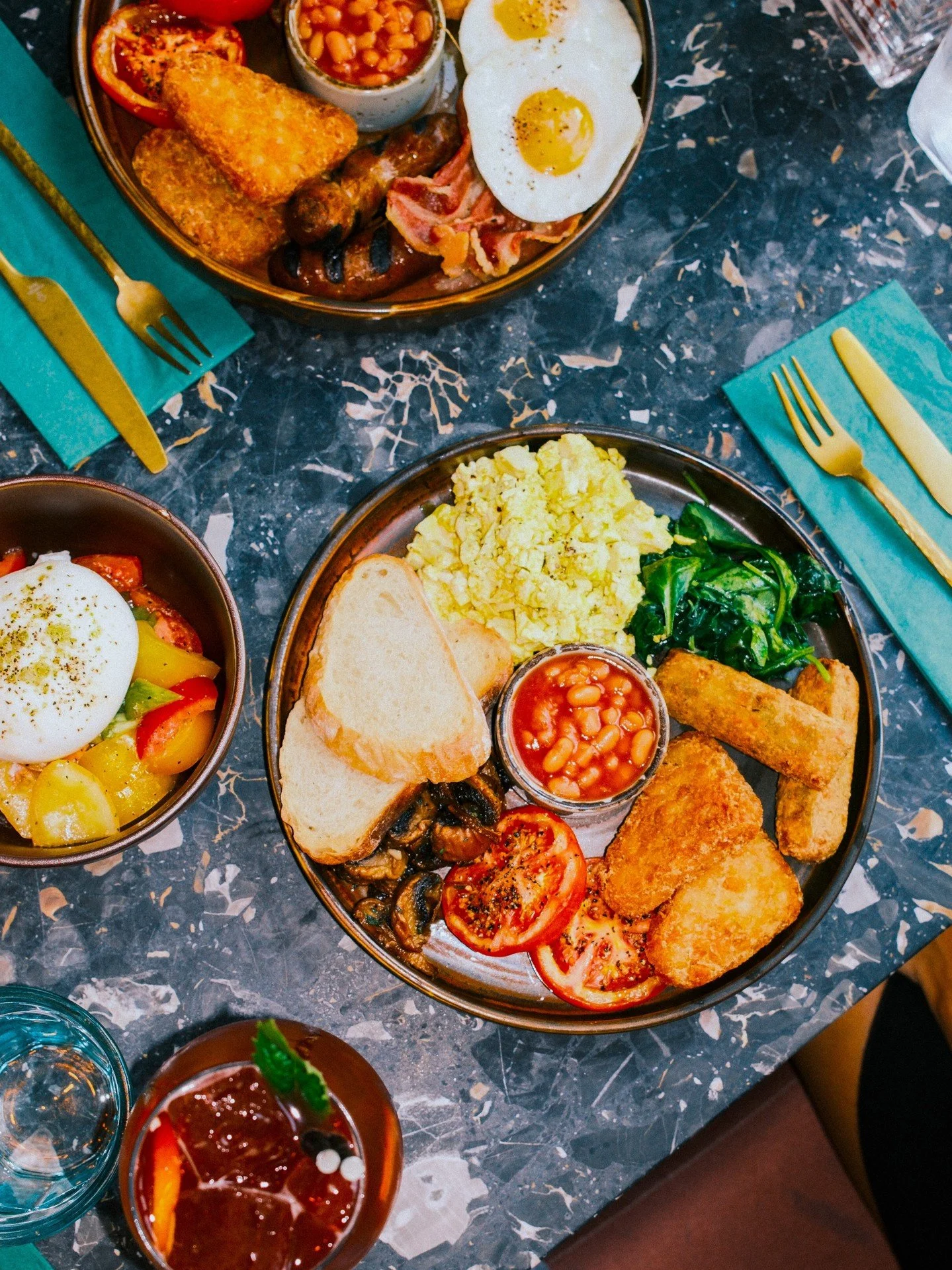 Weekend plans still up in the air? Don&rsquo;t worry. It&rsquo;s not too late to secure your spot at our bottomless brunch! 🍳🥂 Link in bio.

#Motley #MotleyManchester #YOTEL #BottomlessBrunch
