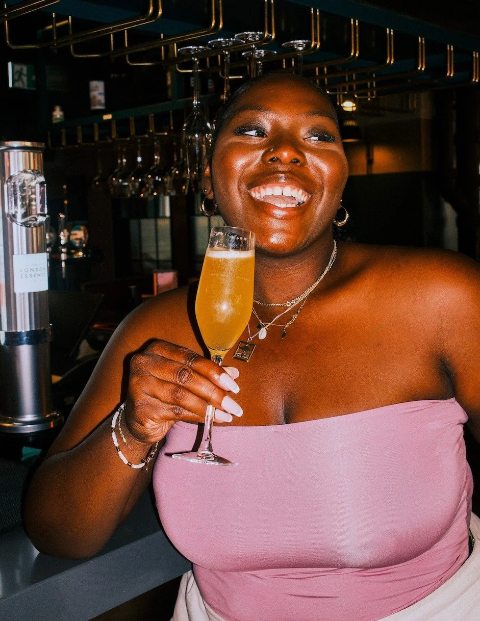 That weekend feeling has arrived&hellip; 🍸✨ Come join us for a drink (or two) and let the good times roll.

#Motley #MotleyManchester #YOTEL