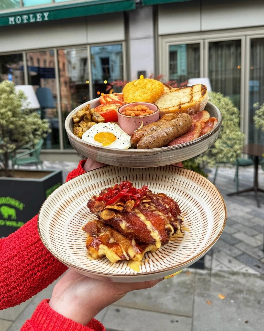 You've just found your new favourite Bottomless Brunch 🥂

Any large plate and unlimited drinks. &pound;40pp for 90 minutes. Every Friday, 12-7pm &amp; Saturday 12-4pm.

Book at the link in bio.

#MotleyManchester #Motley #YOTEL