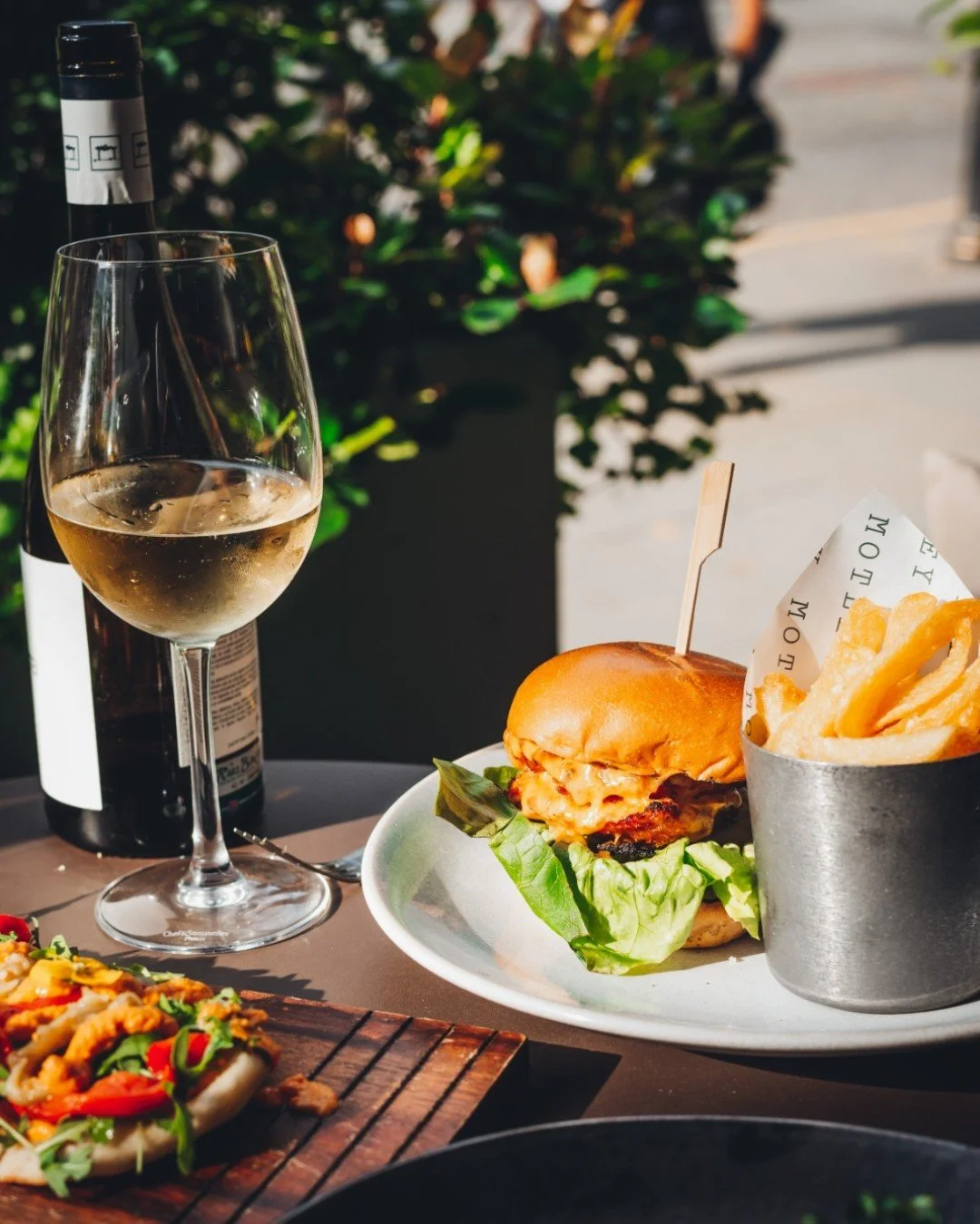 There's still time to save with BOGOF on burgers! The best cure to those January blues. 

Click the bio link to make a reservation.