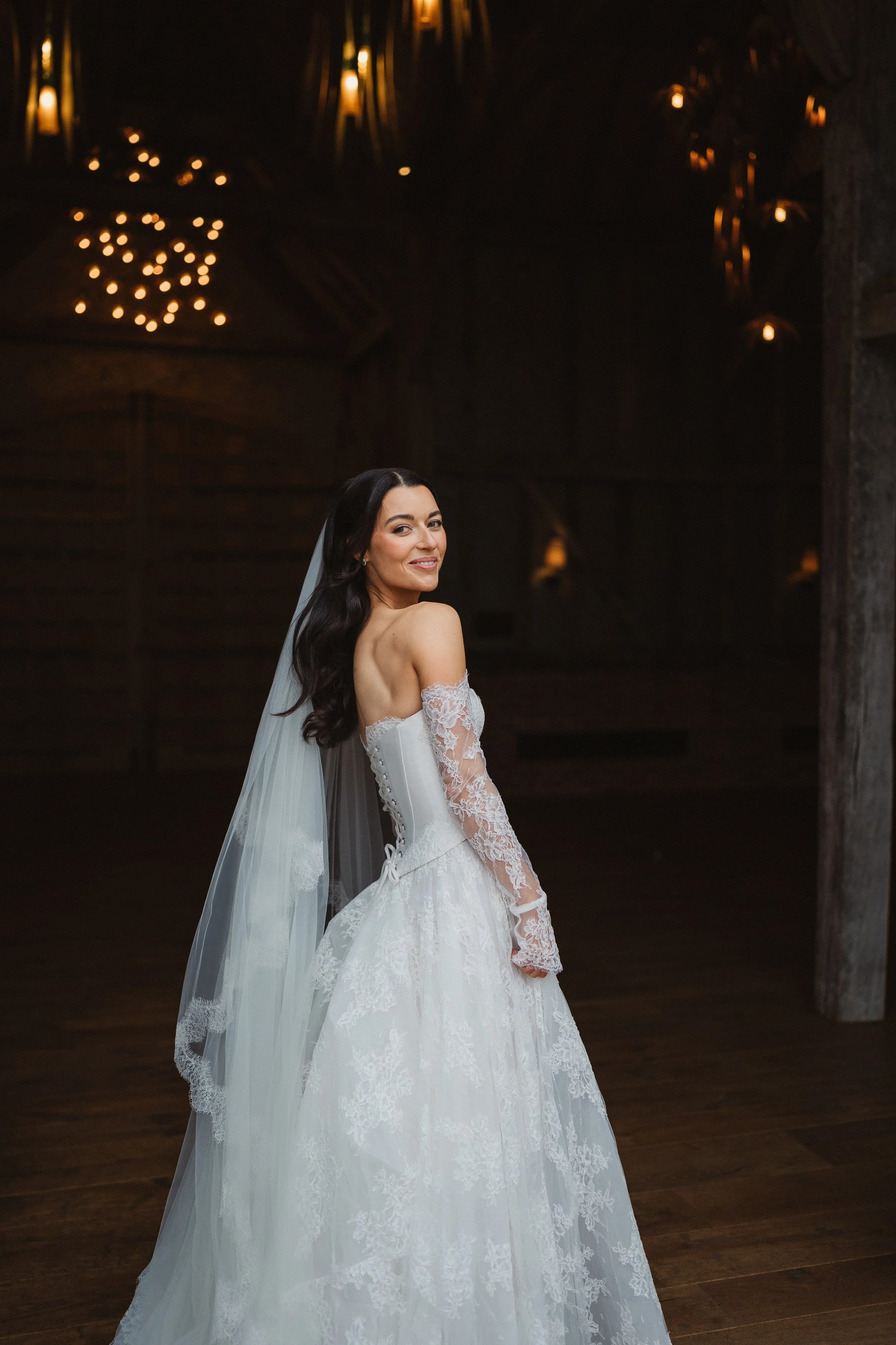 Bride with soft hollywood waves in her wedding dress