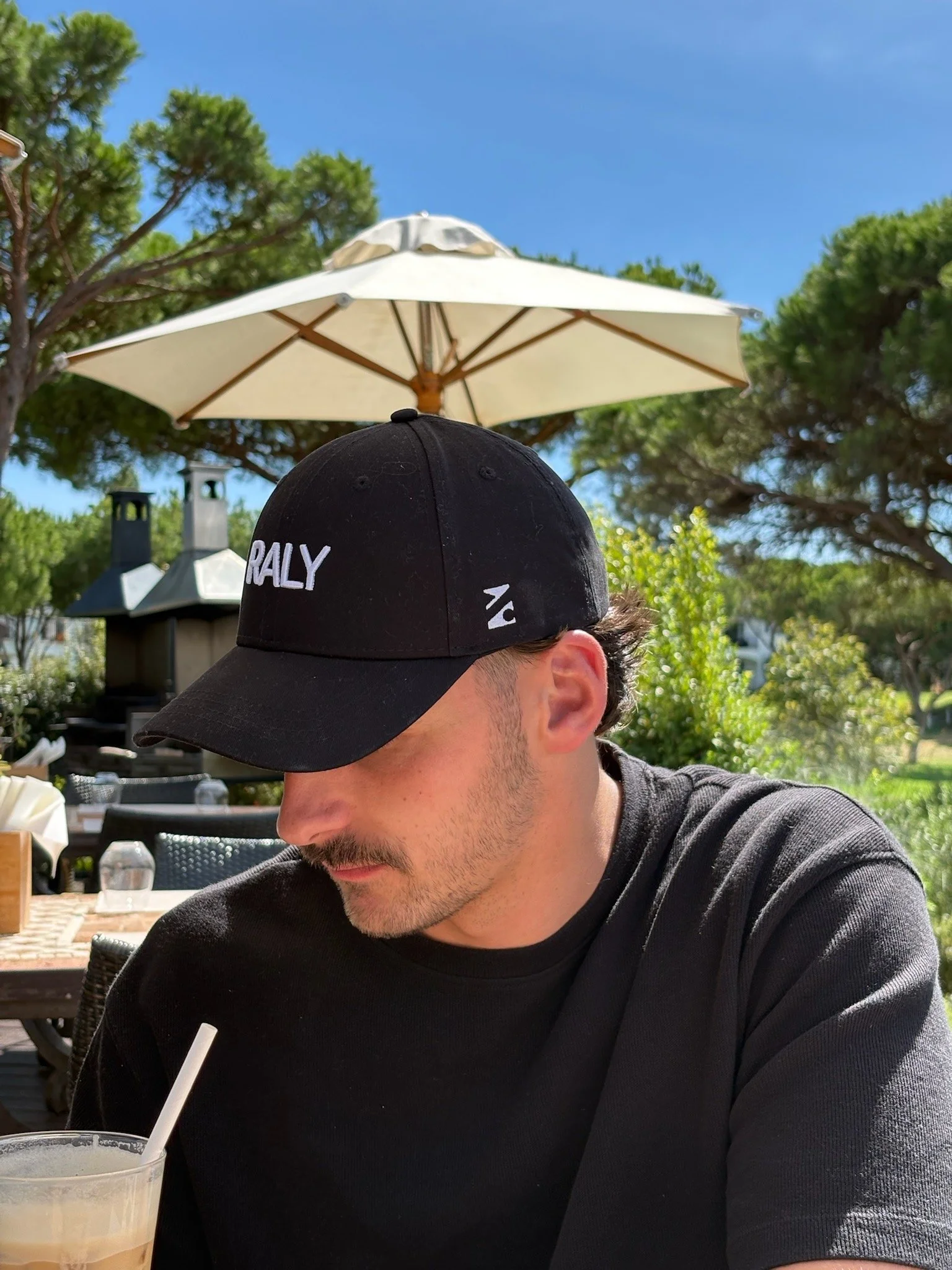 RALY DropShot Cap Portugal poolside – sports cap for padel and tennis players