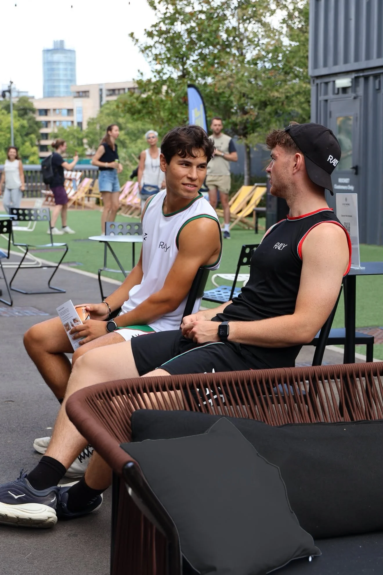 photo_cushion_black.jpg