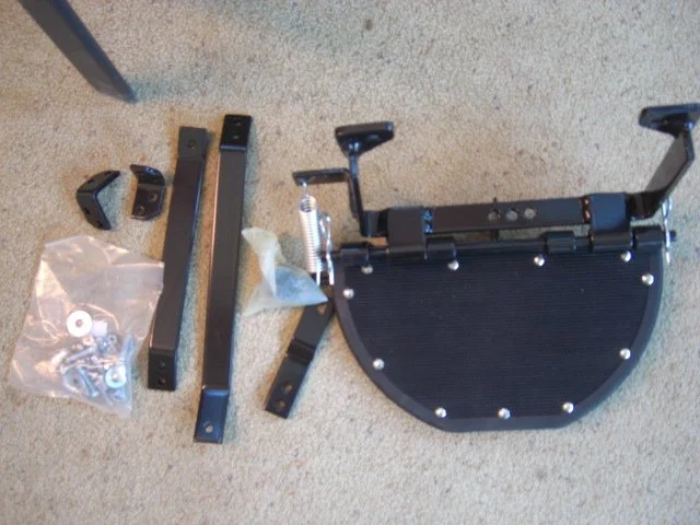 Land Rover folding side steps for 88 and 109_01.jpg