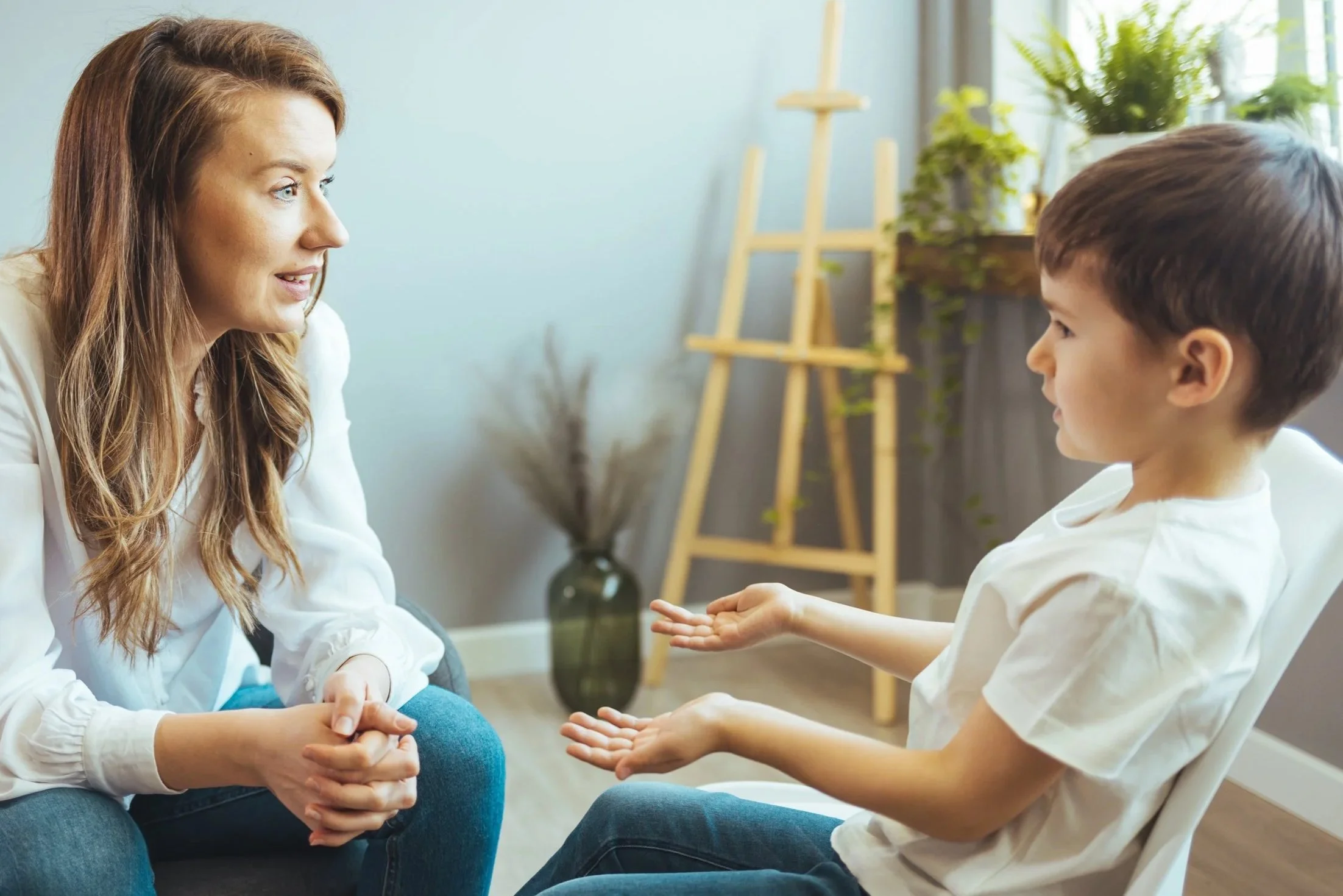 Clinical psychologist working with child with brain injury