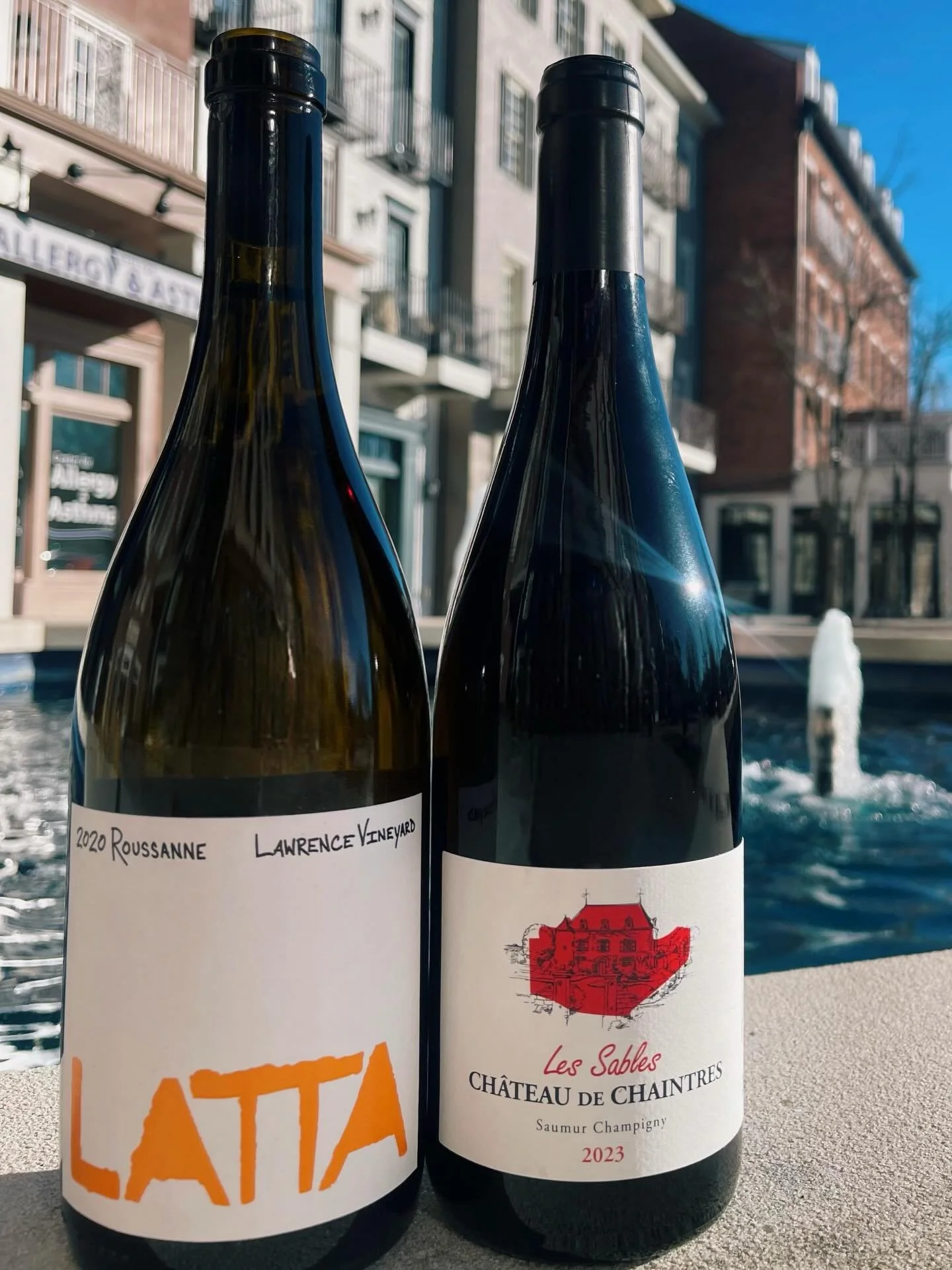 It&rsquo;s a beautiful day outside - come and grab our $35 and under weekly features before the cold weather hits this week! ☀️

Latta Roussanne - elegant single-vineyard Roussanne from Colombia Valley with notes of Meyer lemon, hay, and pronounced s