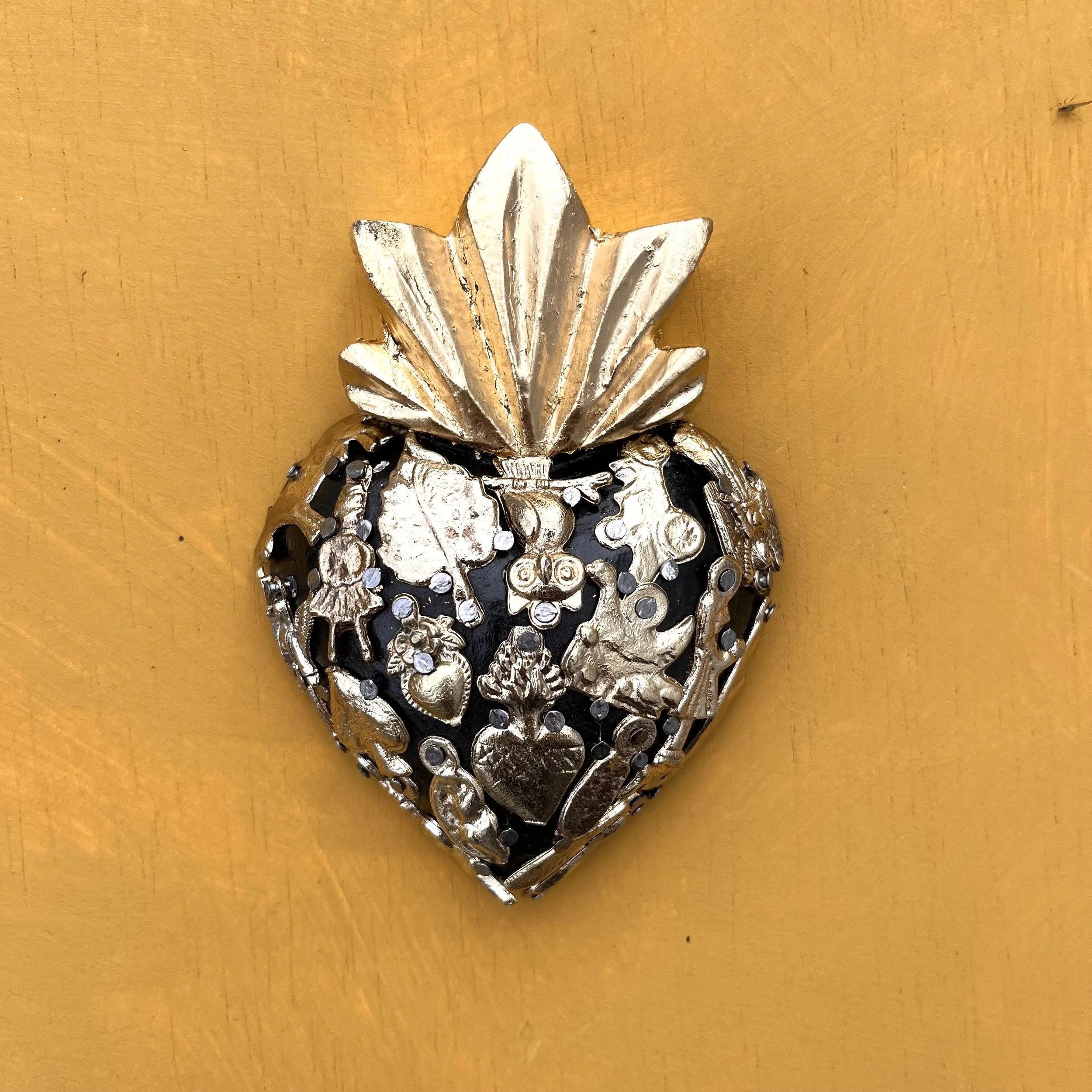 Mini Sacred Heart with Ex-votos