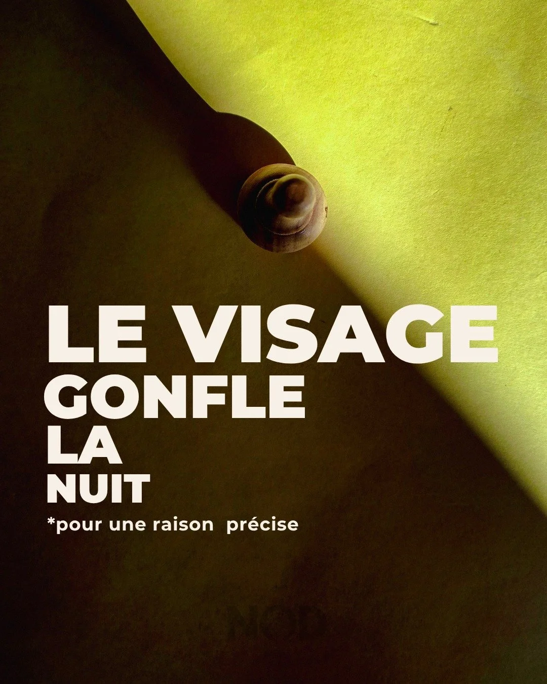 Le c&ocirc;t&eacute; sur lequel tu dors te vieillit plus vite.
Dans ce carousel on explique pourquoi le visage gonfle la nuit, ce que &ccedil;a dit sur ton drainage lymphatique, 
et ce que la mad&eacute;roth&eacute;rapie faciale change concr&egrave;t
