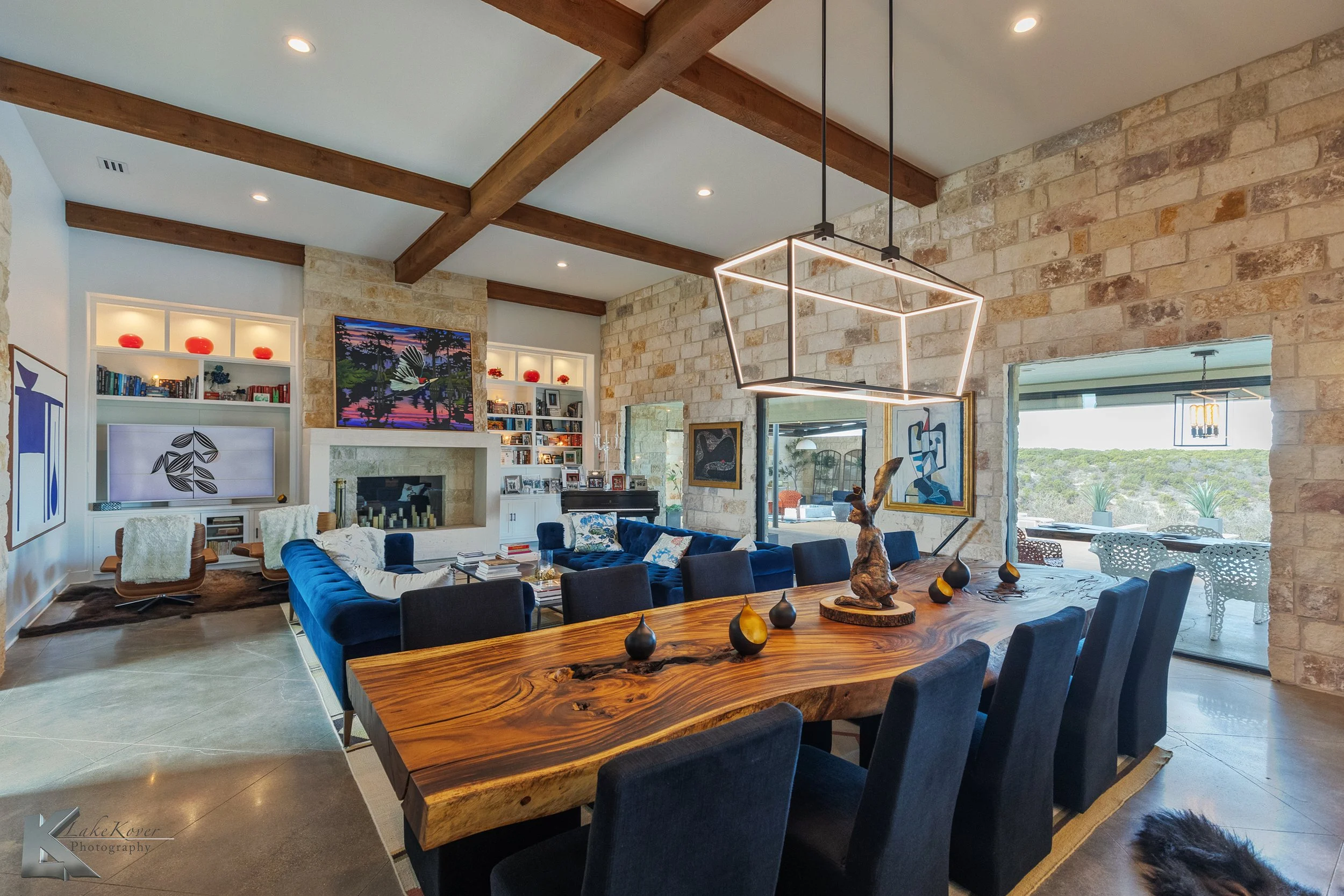 The living area also gives generous space for a long dining table.