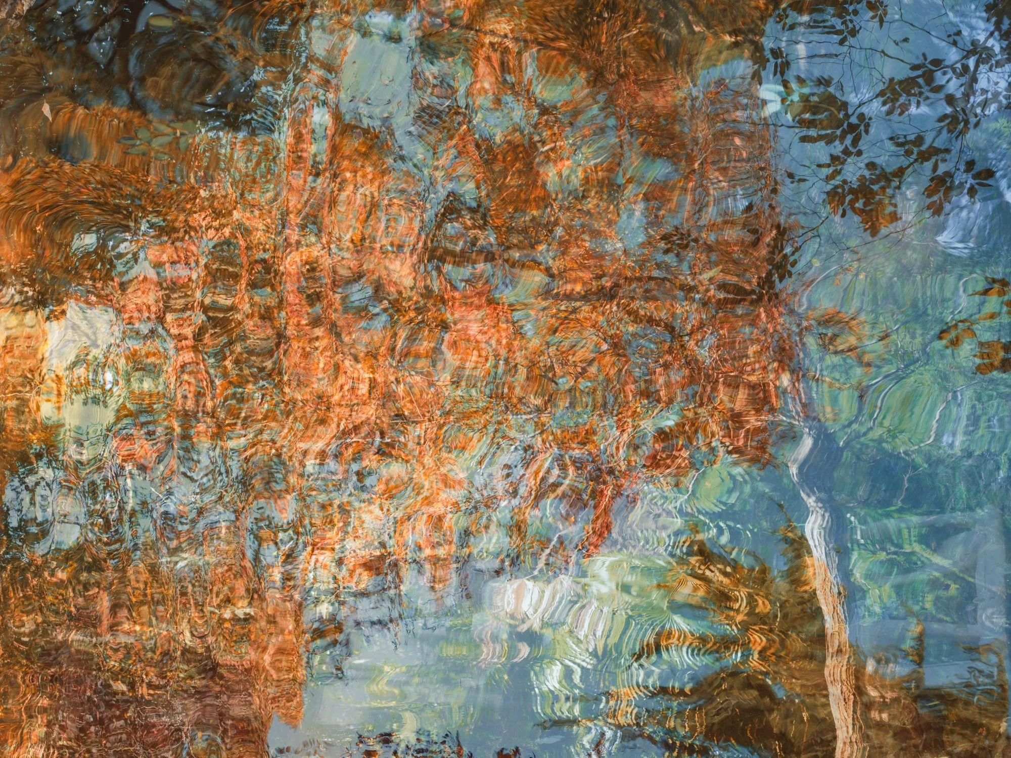 water-memories-04-reflejos-agua-naranja-azul-fotografia-fine-art.jpg.jpg