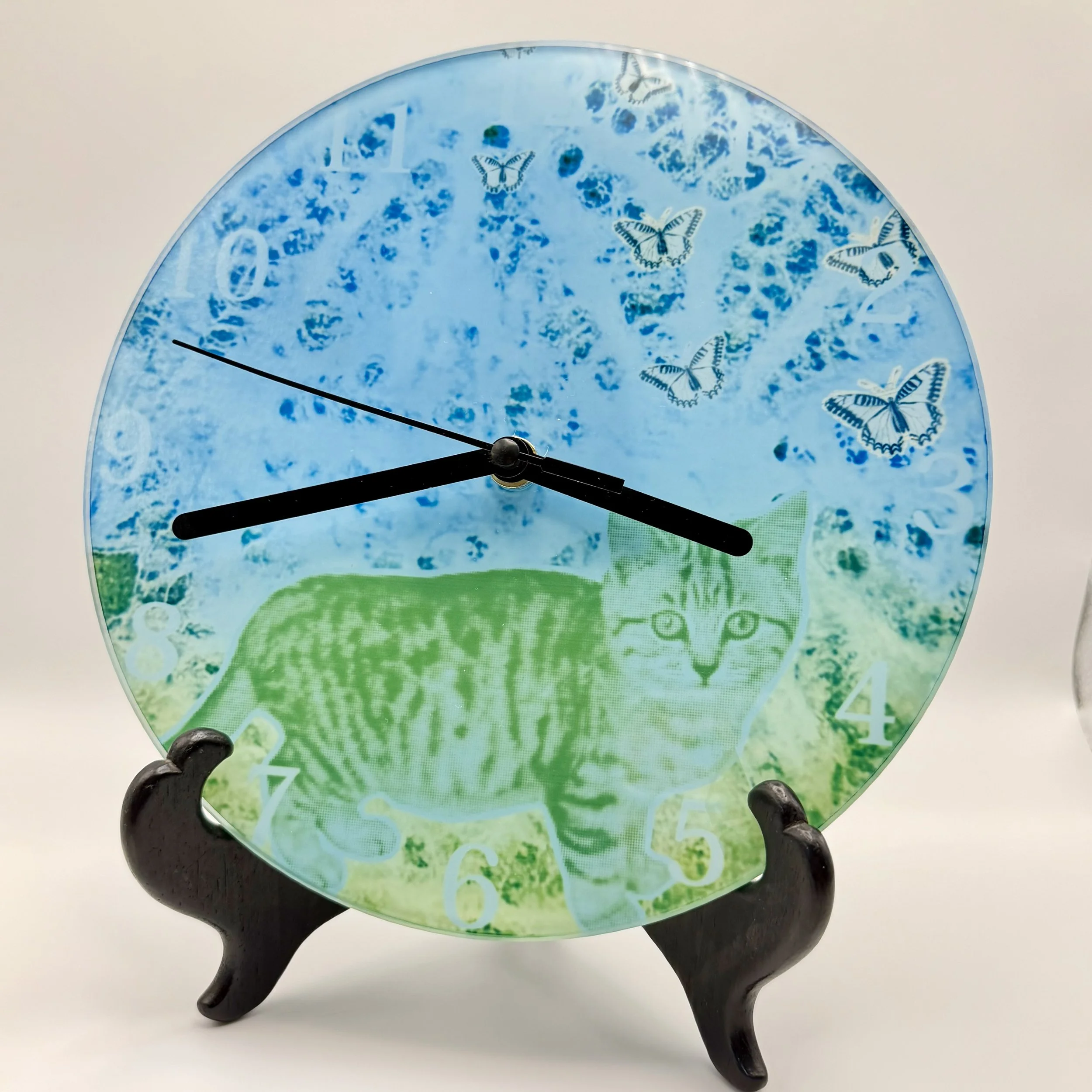 8" Round Glass Cat Clock