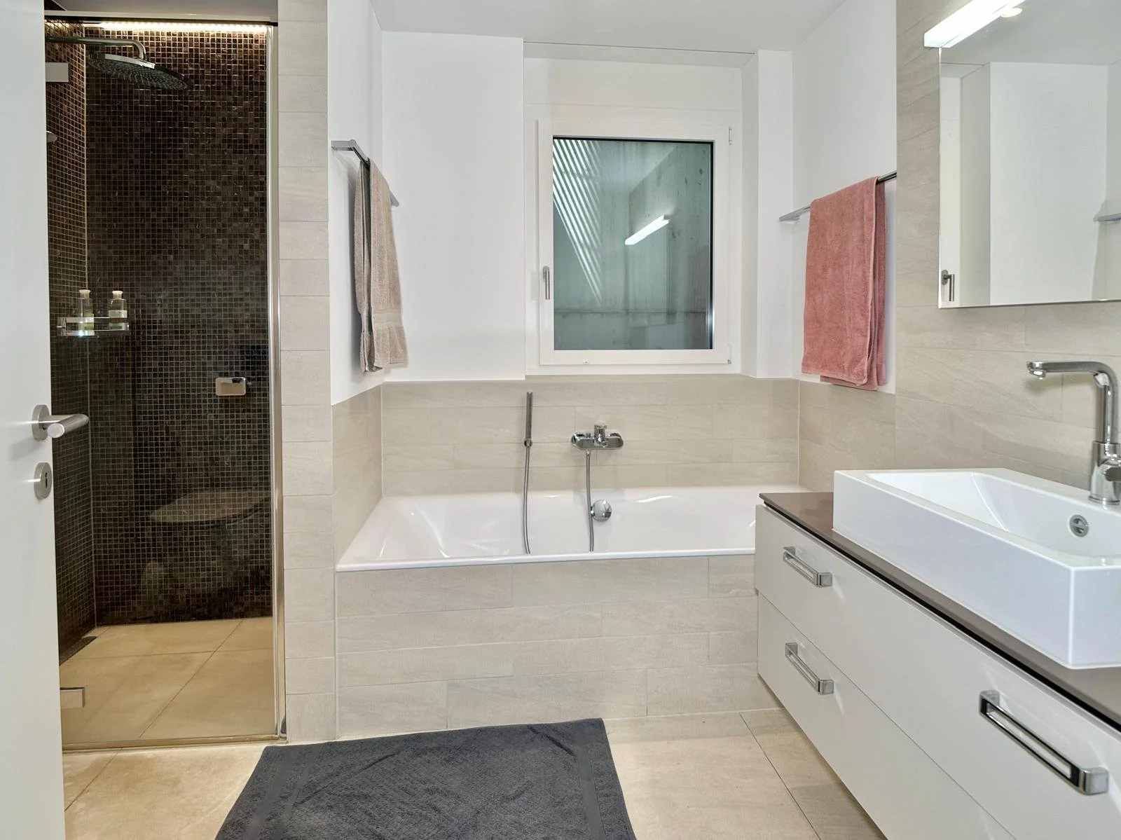 Master_Bathroom.jpeg