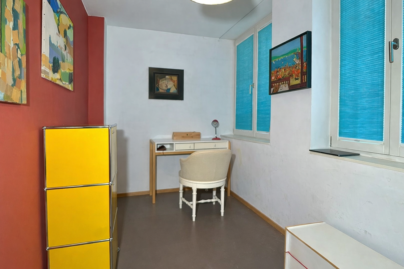 Room behind kitchen.png