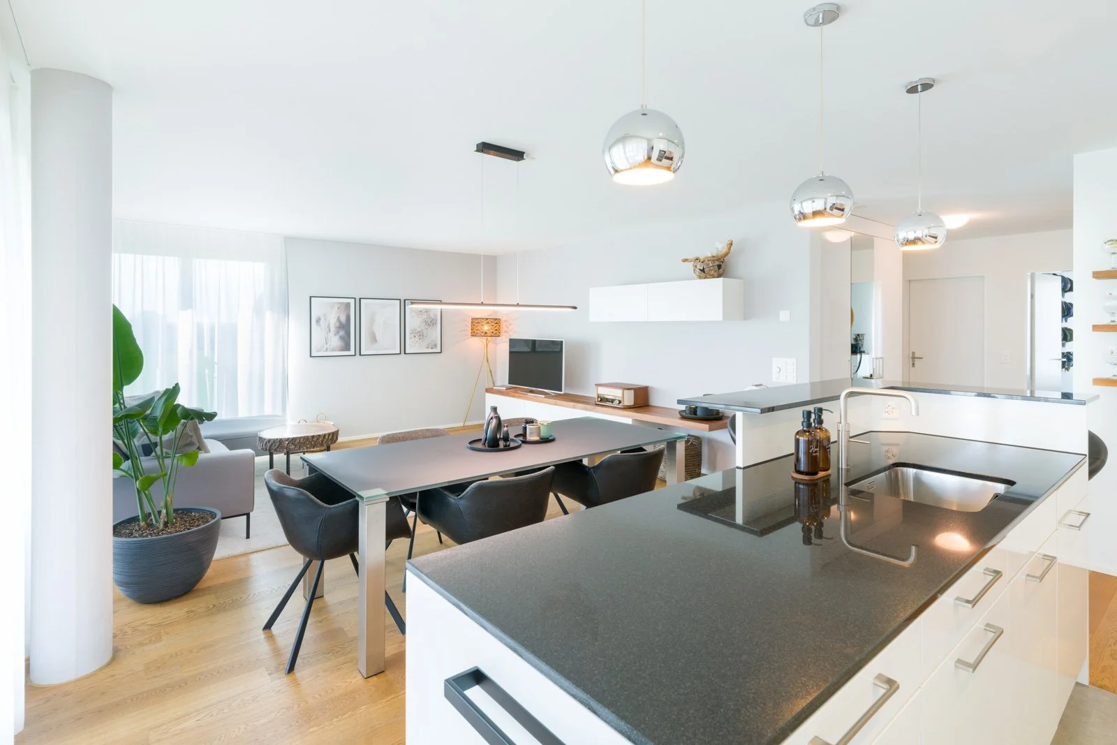 Open kitchen & dining