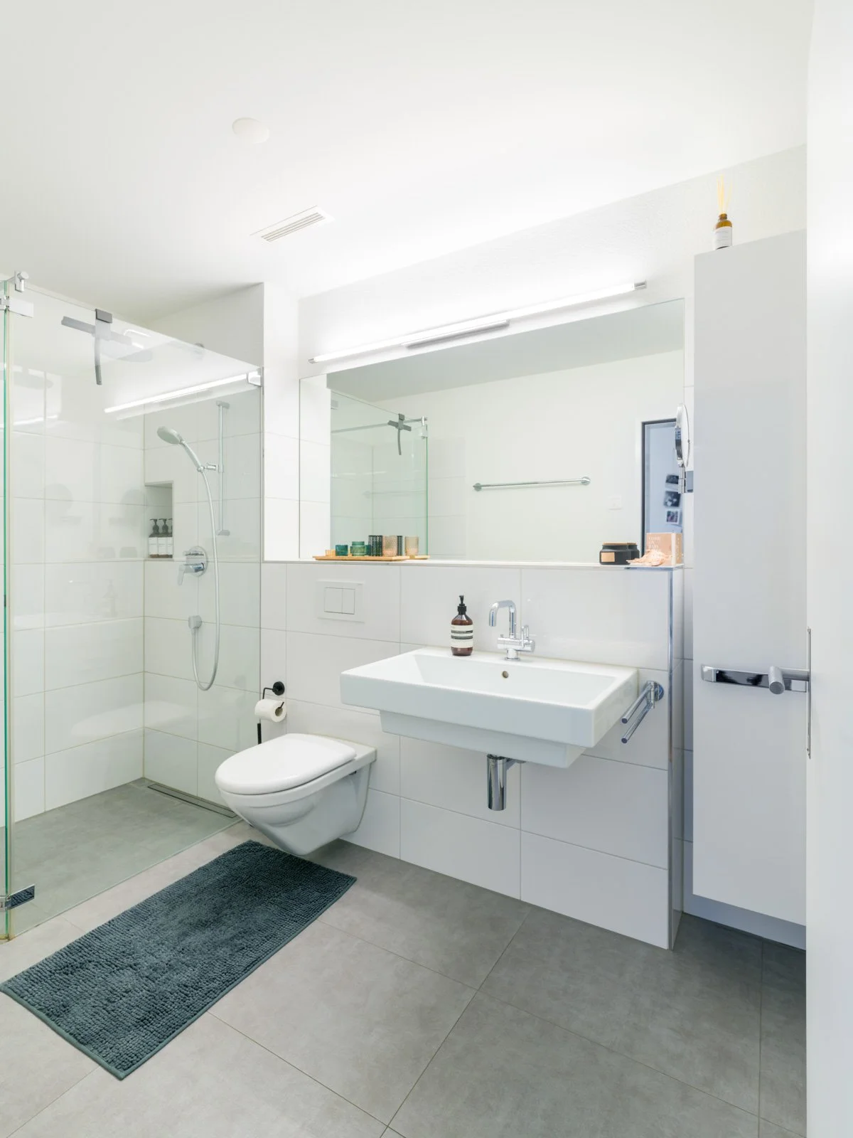 2nd bathroom with shower