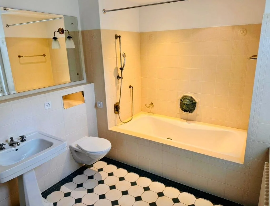 Master En-Suite.jpeg