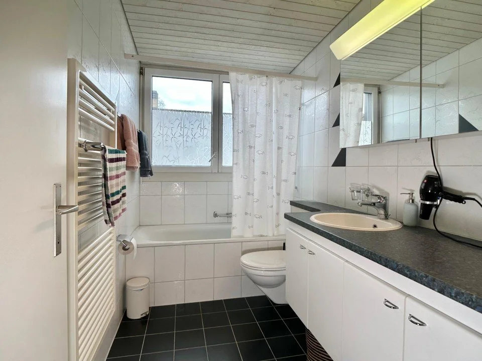 6 - Bathroom - 1.jpg