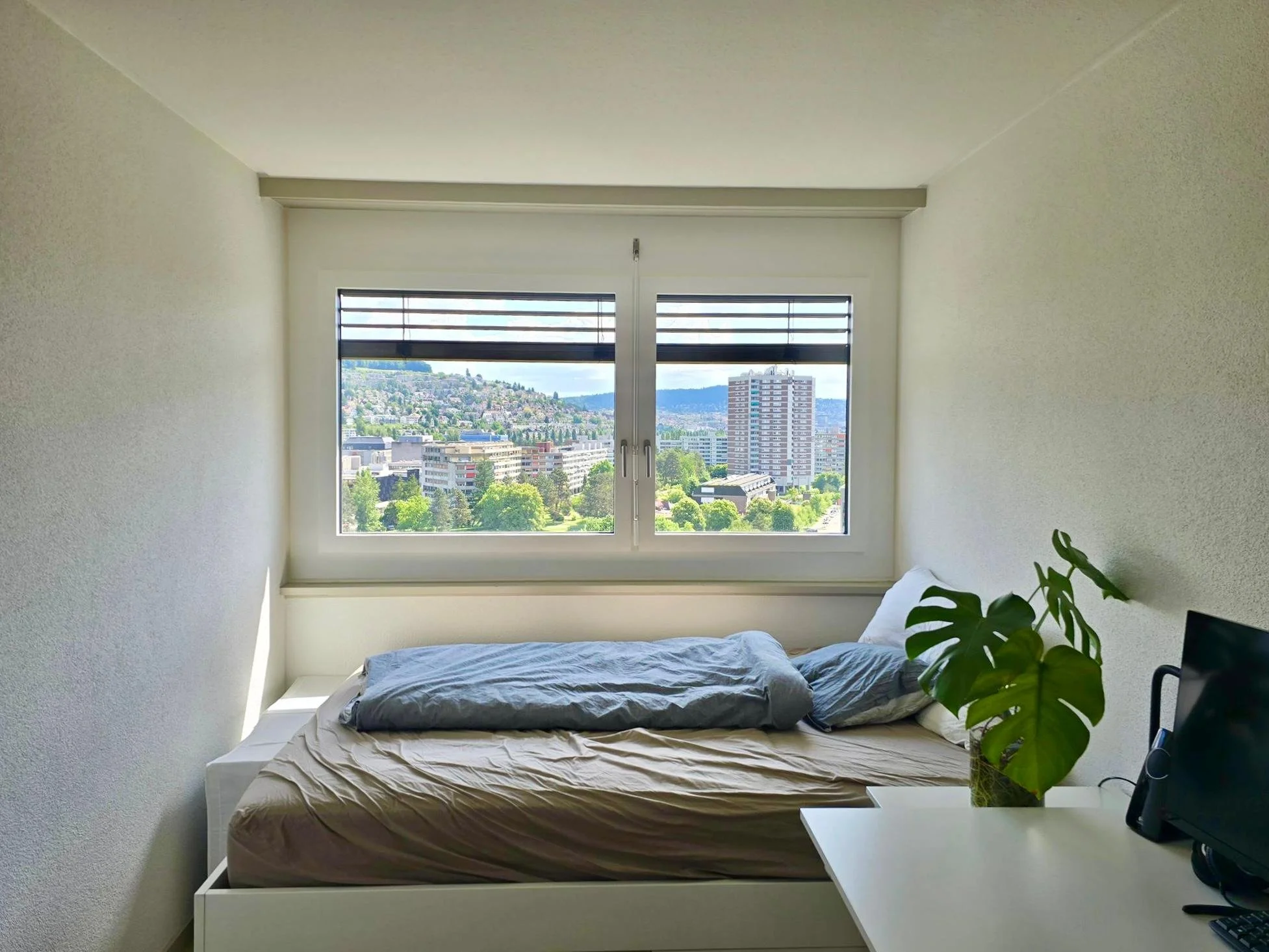 5 - Bedroom 2 - 1.jpeg