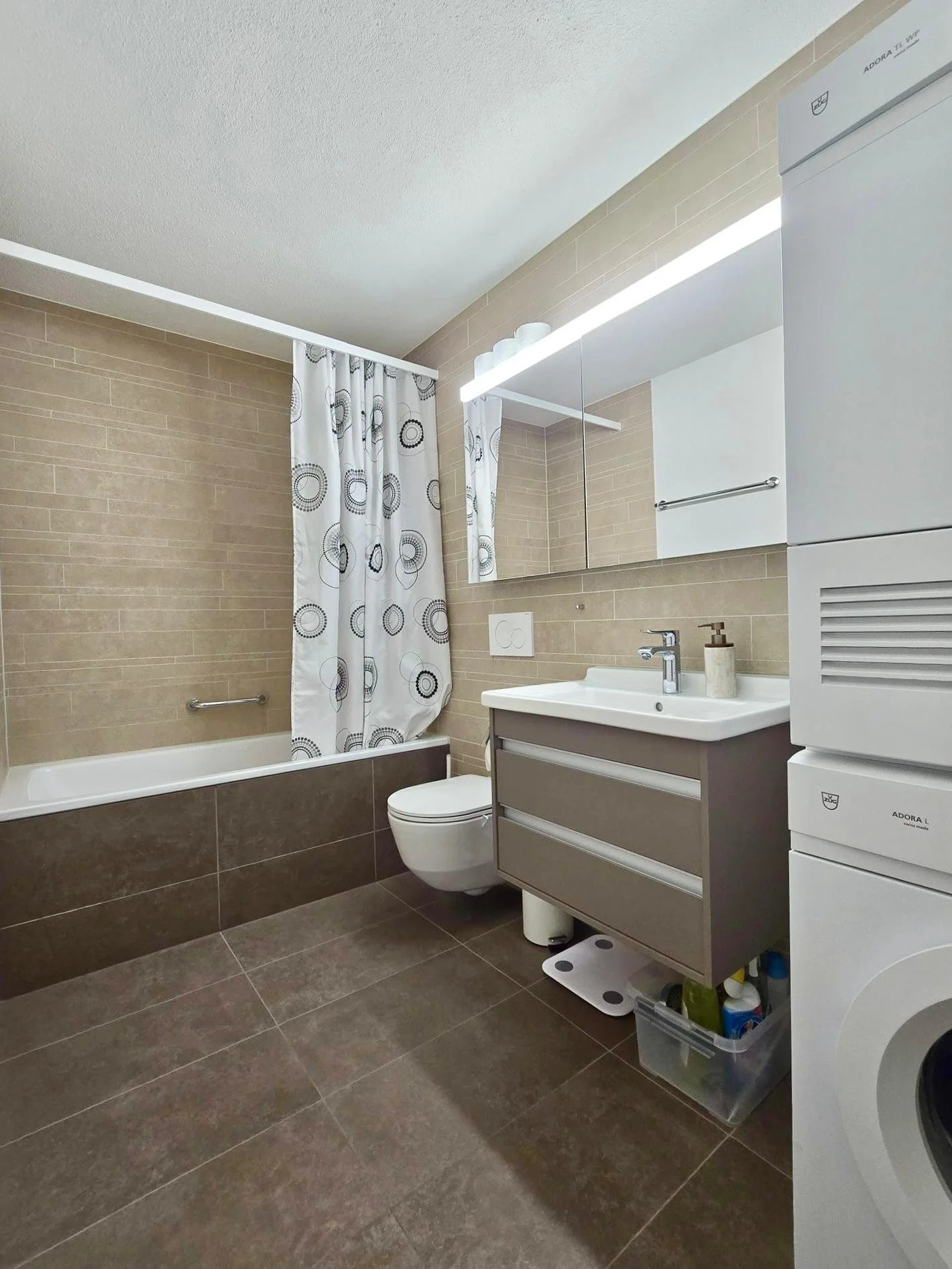 6 - Bathroom - 2.jpeg