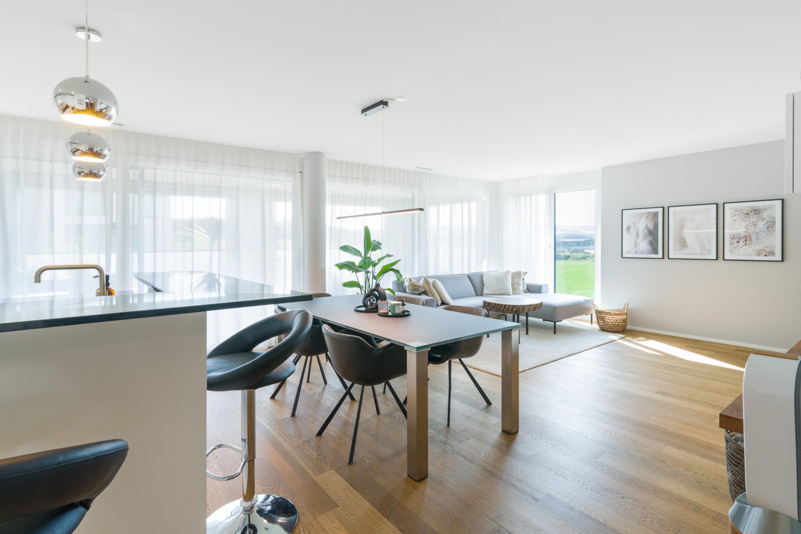 Open kitchen & dining