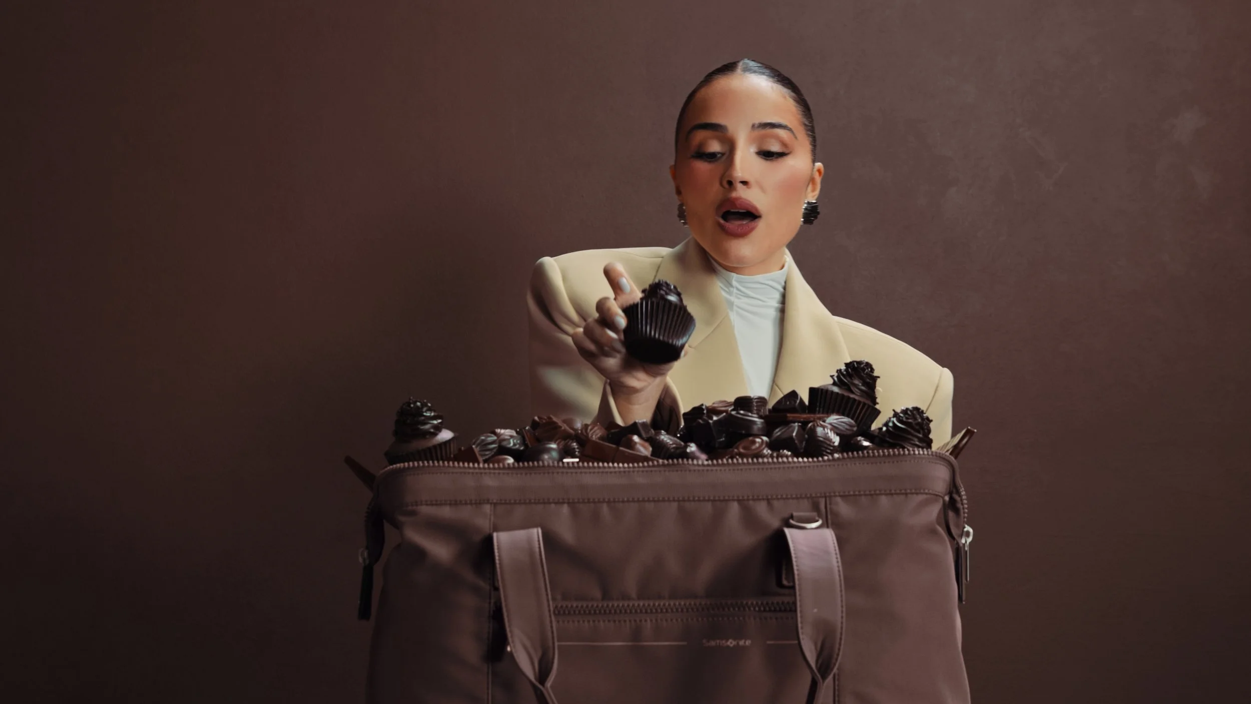 Samsonite_CM_COLOR_260325_rec709_LOCK1.mov_1.972.1.jpg