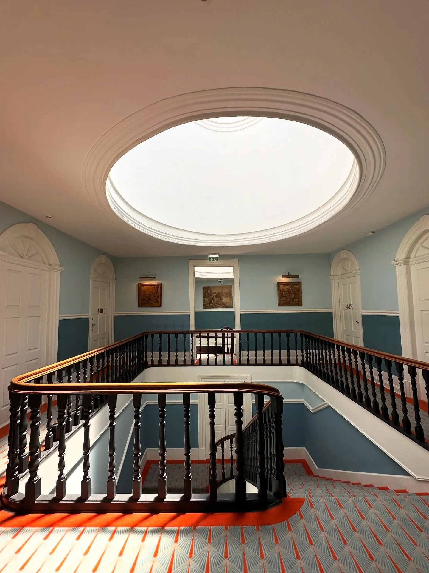 Straight out of a Wes Anderson film. My stay at Grande Hotel Paris is Porto Portugal was an experience.
.
#wesanderson #accidentlywesanderson #architecture #hoteldesign #hotels