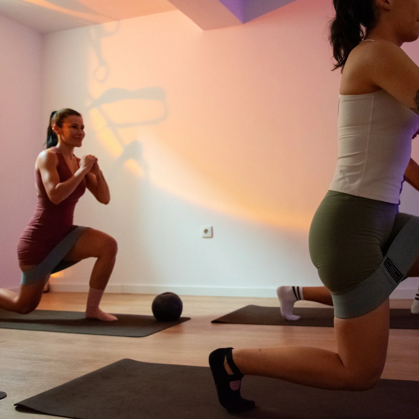 Small group (max 6 people) for individual attention