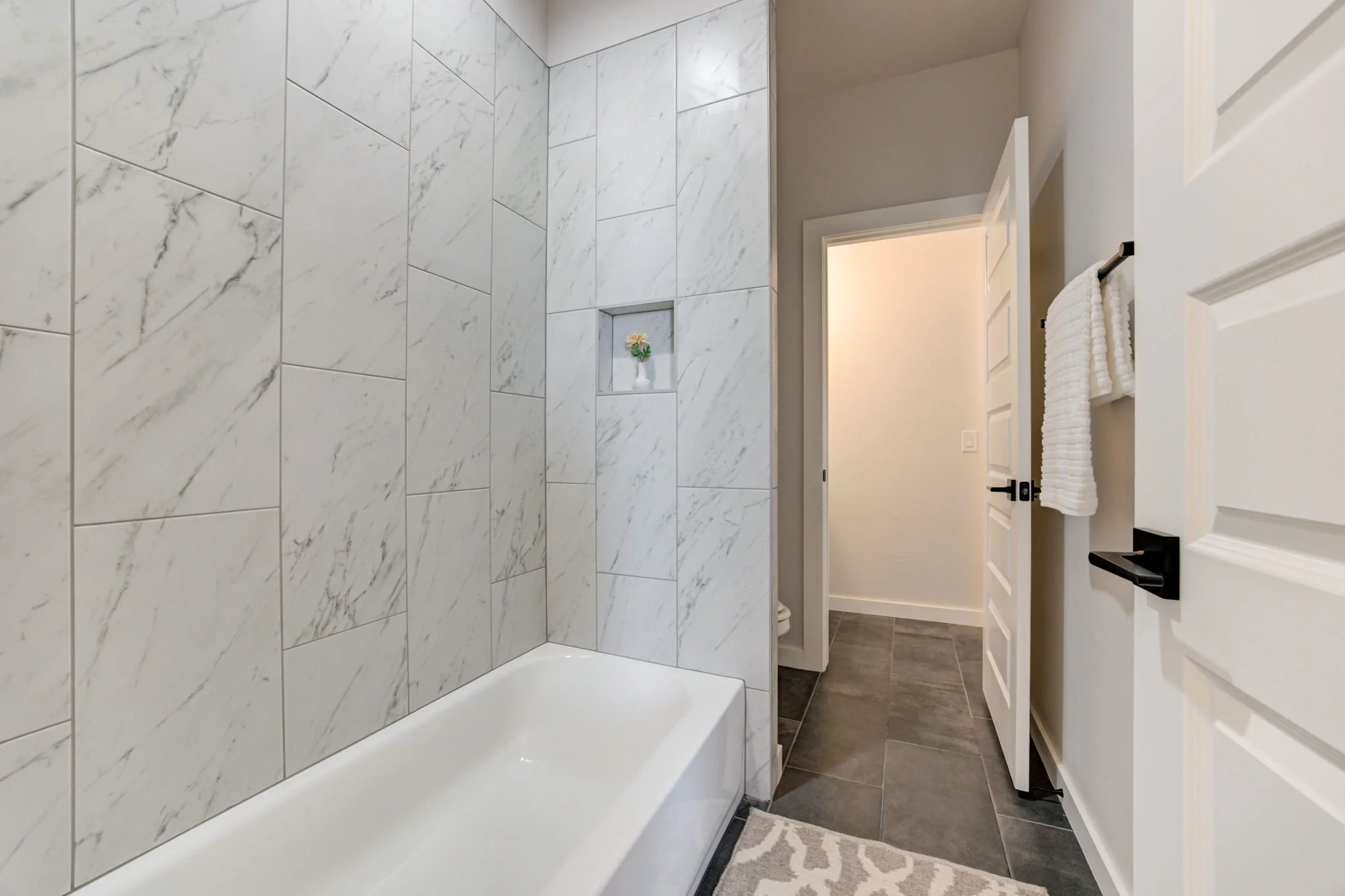 42-web-or-mls-25273 ethan st-42.jpg