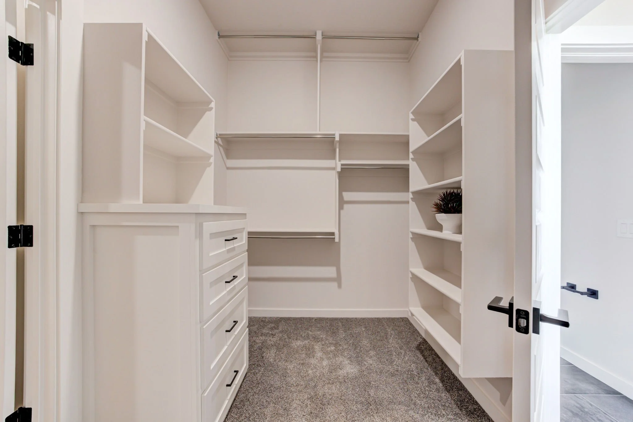 38-web-or-mls-25273 ethan st-38.jpg