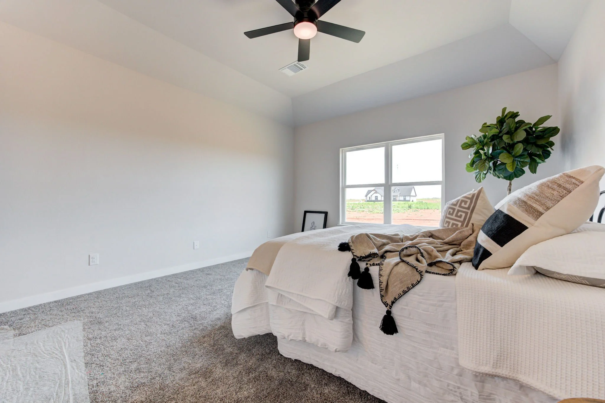 28-web-or-mls-25273 ethan st-28.jpg