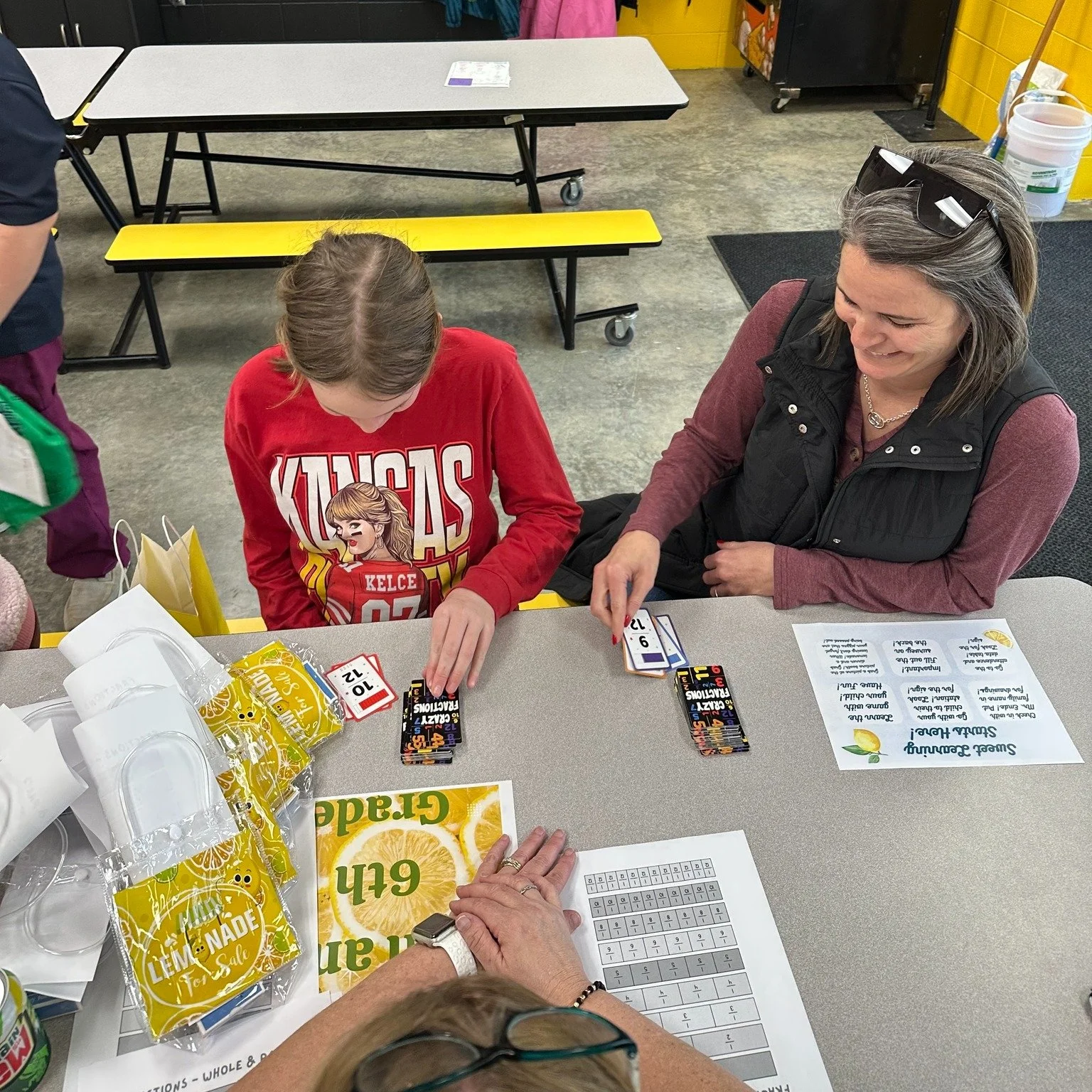 Bunceton families enjoyed a night of "Sweet Learning" with Home Works! 🍋

Students and caregivers spent time playing hands-on math and reading games designed to support learning at home - making it easy to turn everyday moments into meanin