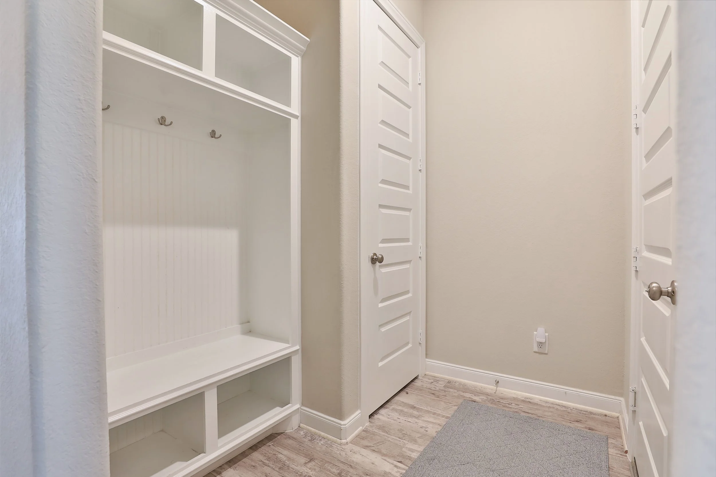 8831ArchRockDr_0006.JPG