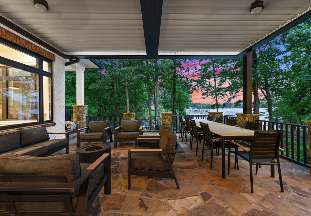 Outdoor Seating-Dining.PNG