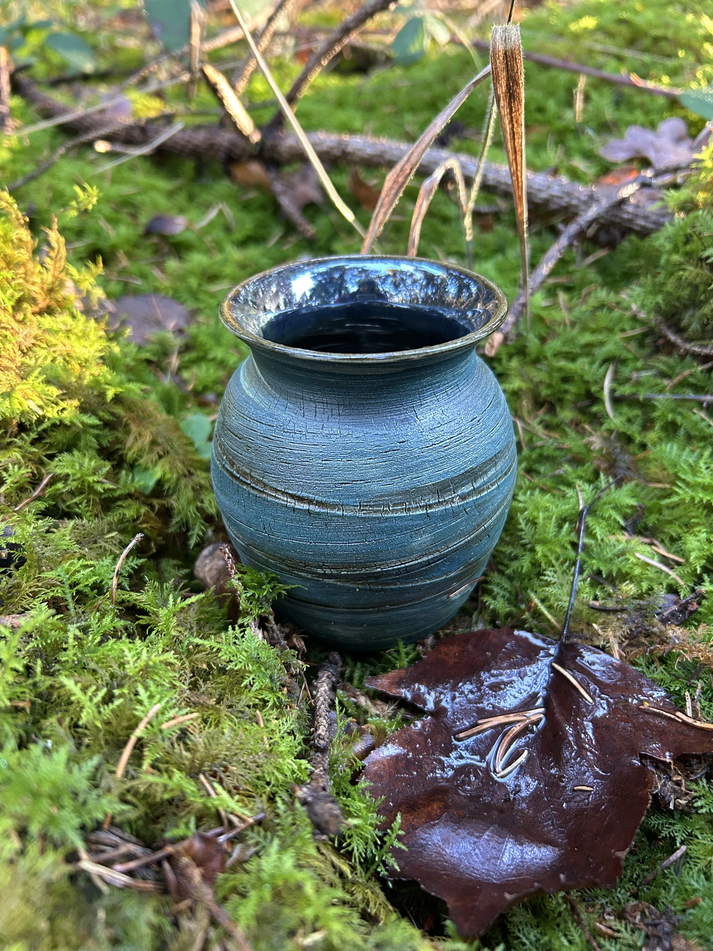 Crackle Lustre Vase Dark Green 8.jpg