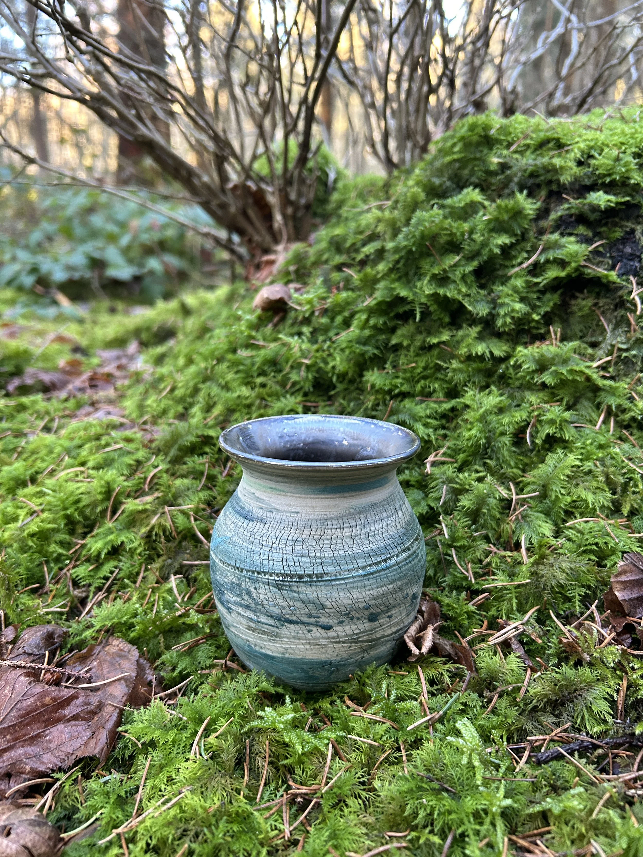 Crackle Lustre Vase White Dark Green 7.jpg